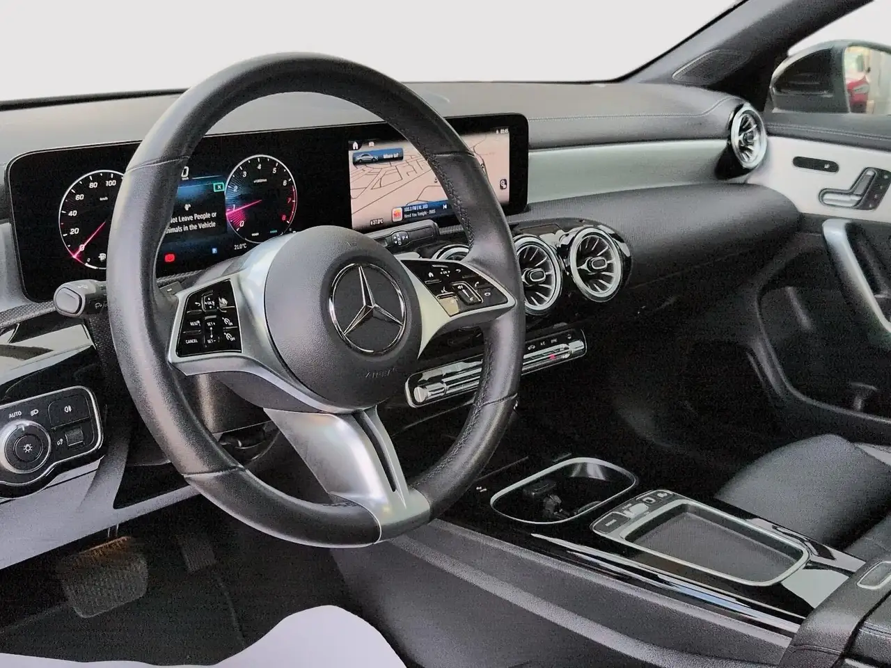 Mercedes-Benz CLA снимка Mercedes-Benz CLA