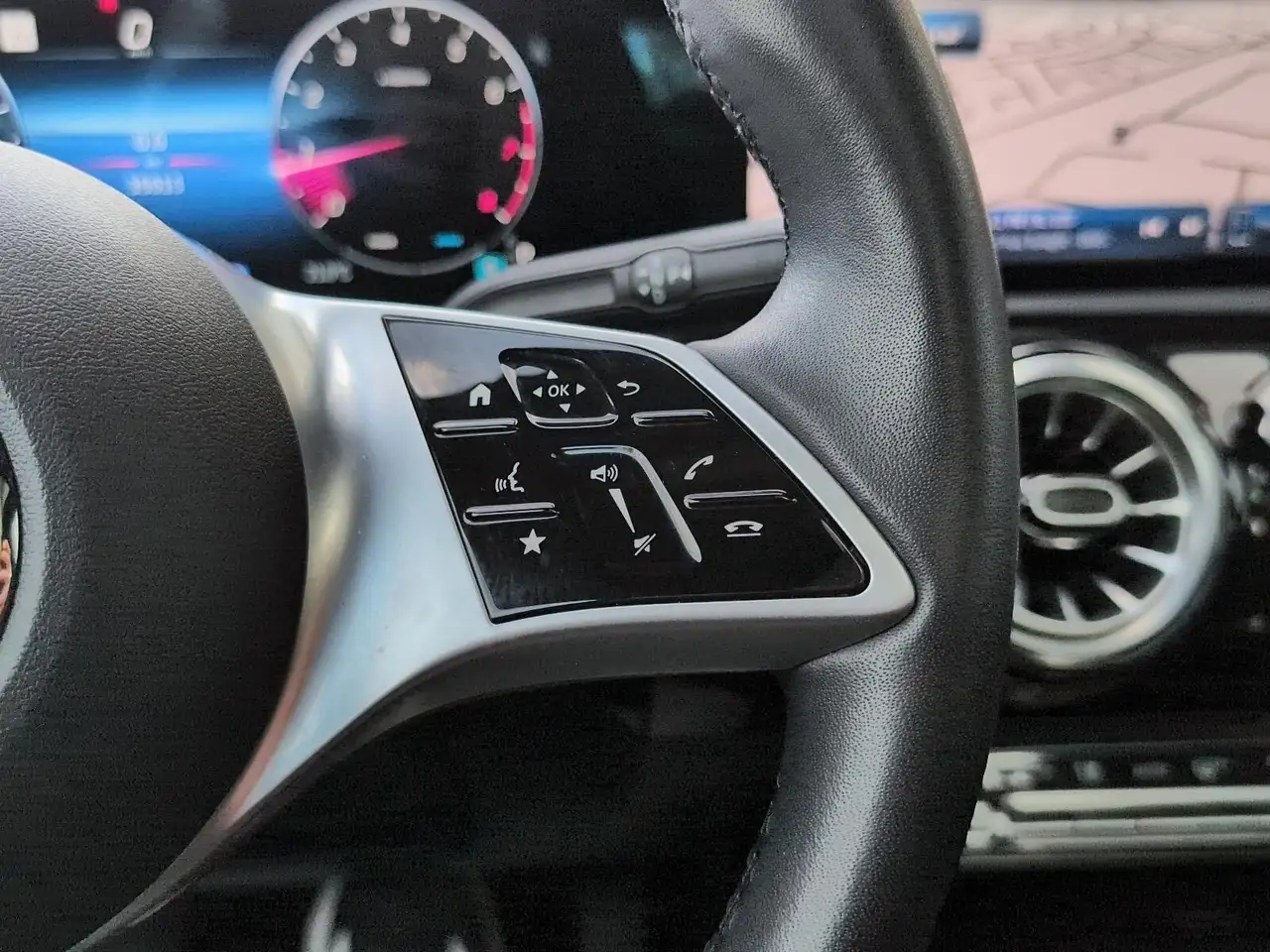 Mercedes-Benz CLA снимка Mercedes-Benz CLA