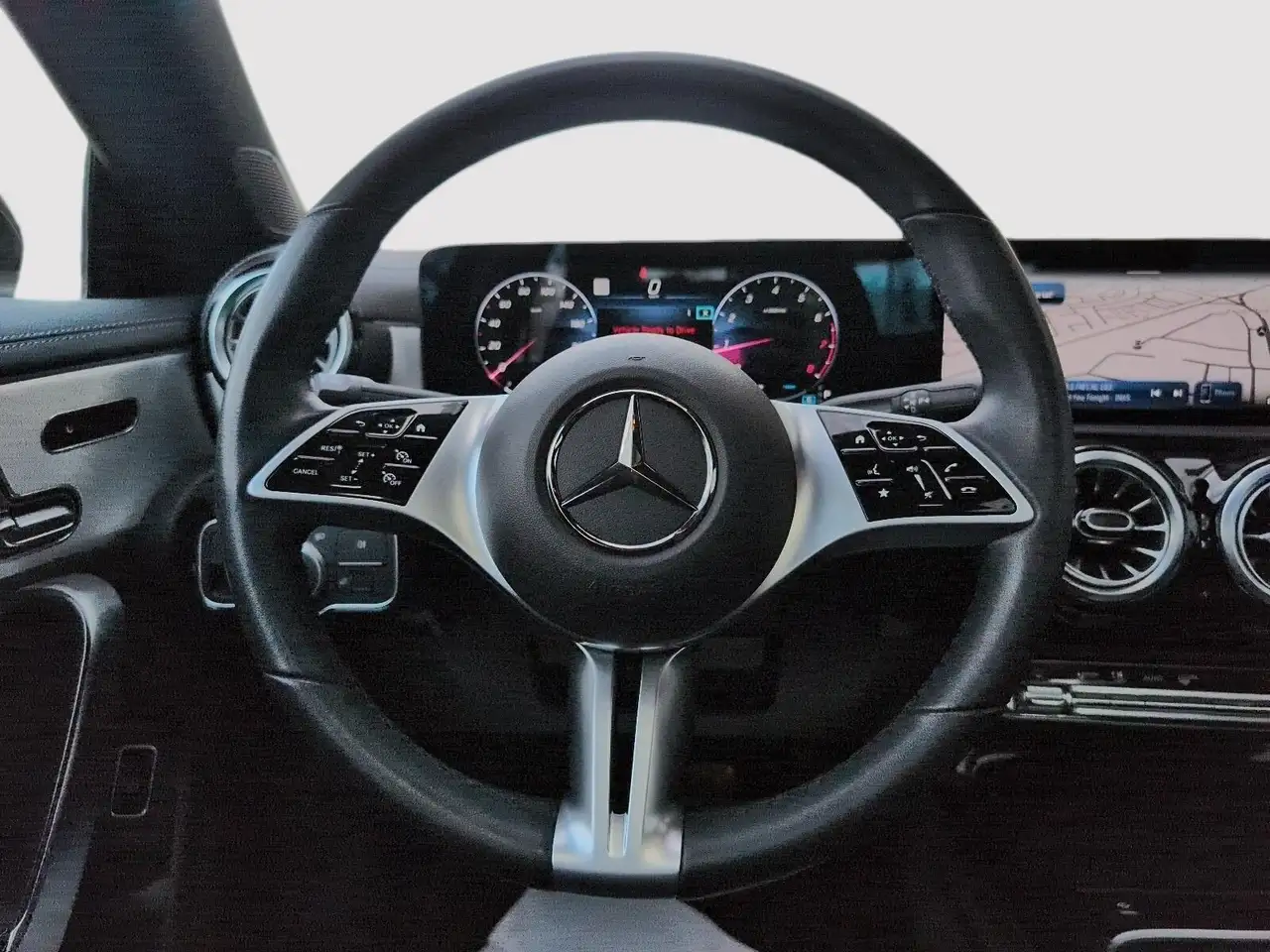 Mercedes-Benz CLA снимка Mercedes-Benz CLA