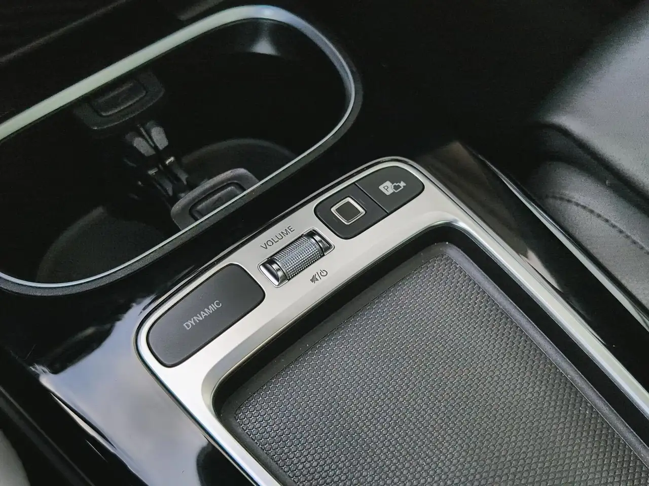 Mercedes-Benz CLA снимка Mercedes-Benz CLA