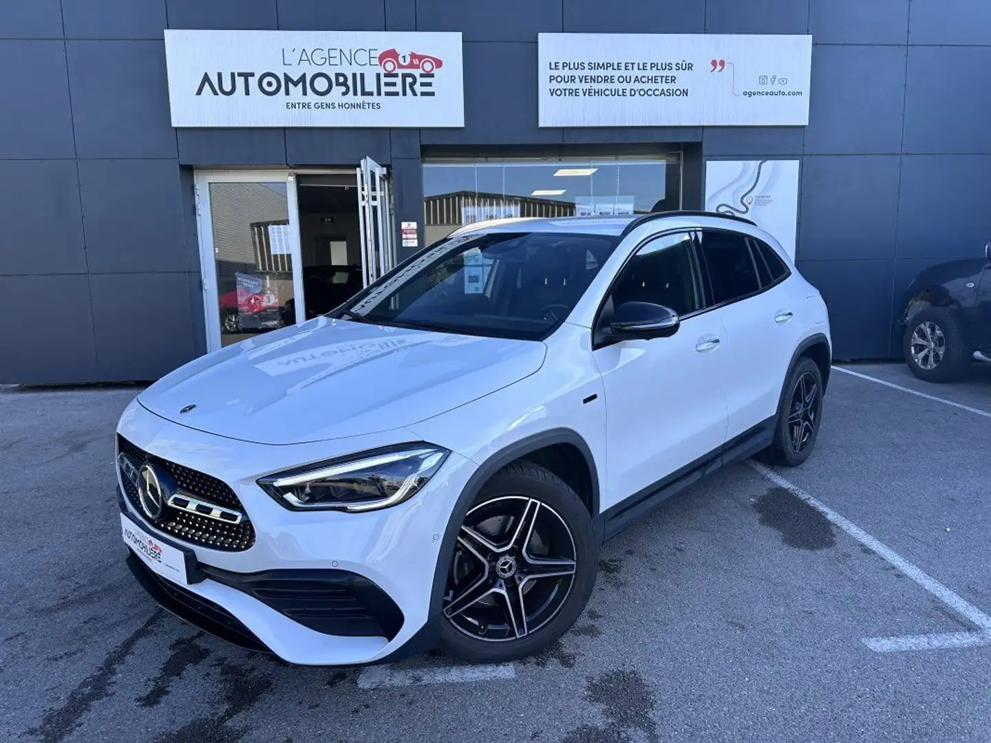Mercedes-Benz GLA 250 Classe 250 e 8G-DCT AMG LINE BURMESTER Blanc - 1