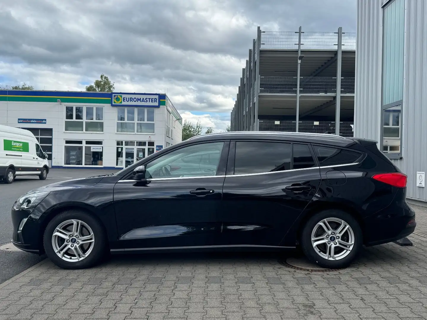 Ford Focus Turnier Cool & Connect Schwarz - 1
