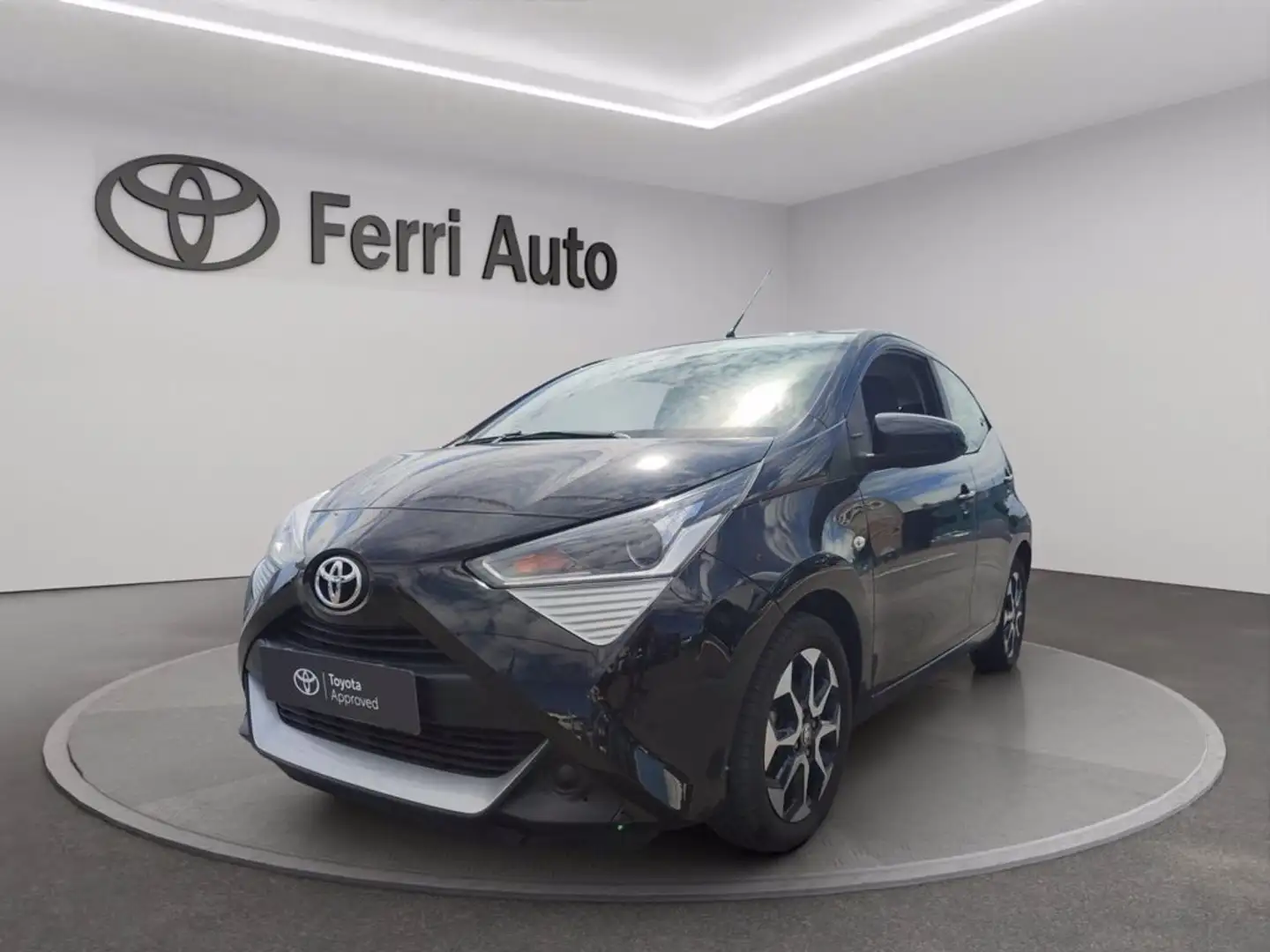 Toyota Aygo 5p 1.0 x-fun 72cv Чёрный - 1