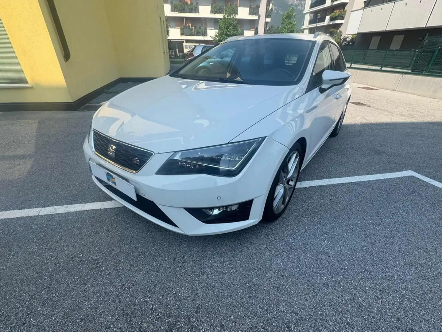 SEAT Leon 2.0 TDI 150 CV  ST Business Bianco - 2