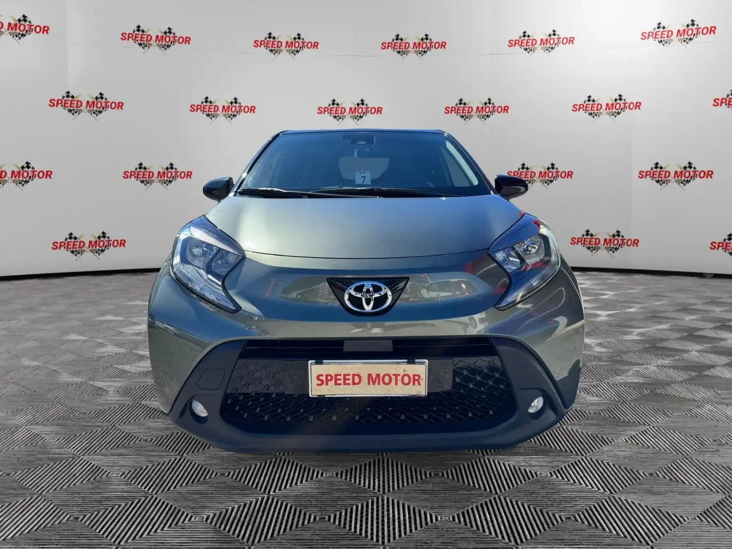 Toyota Aygo X Aygo X 1.0 72 CV 5 porte Trend, AUTOMATICA, RETRO Verde - 2
