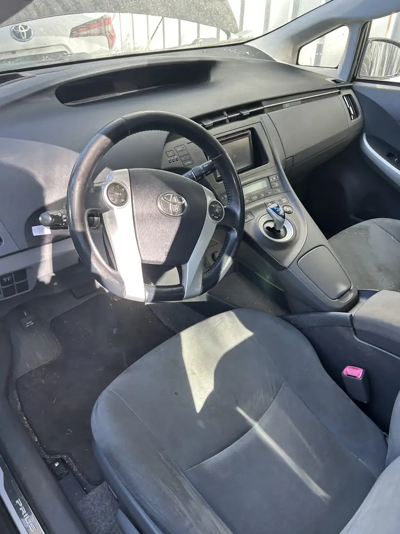 Toyota Prius (Hybrid) - 2