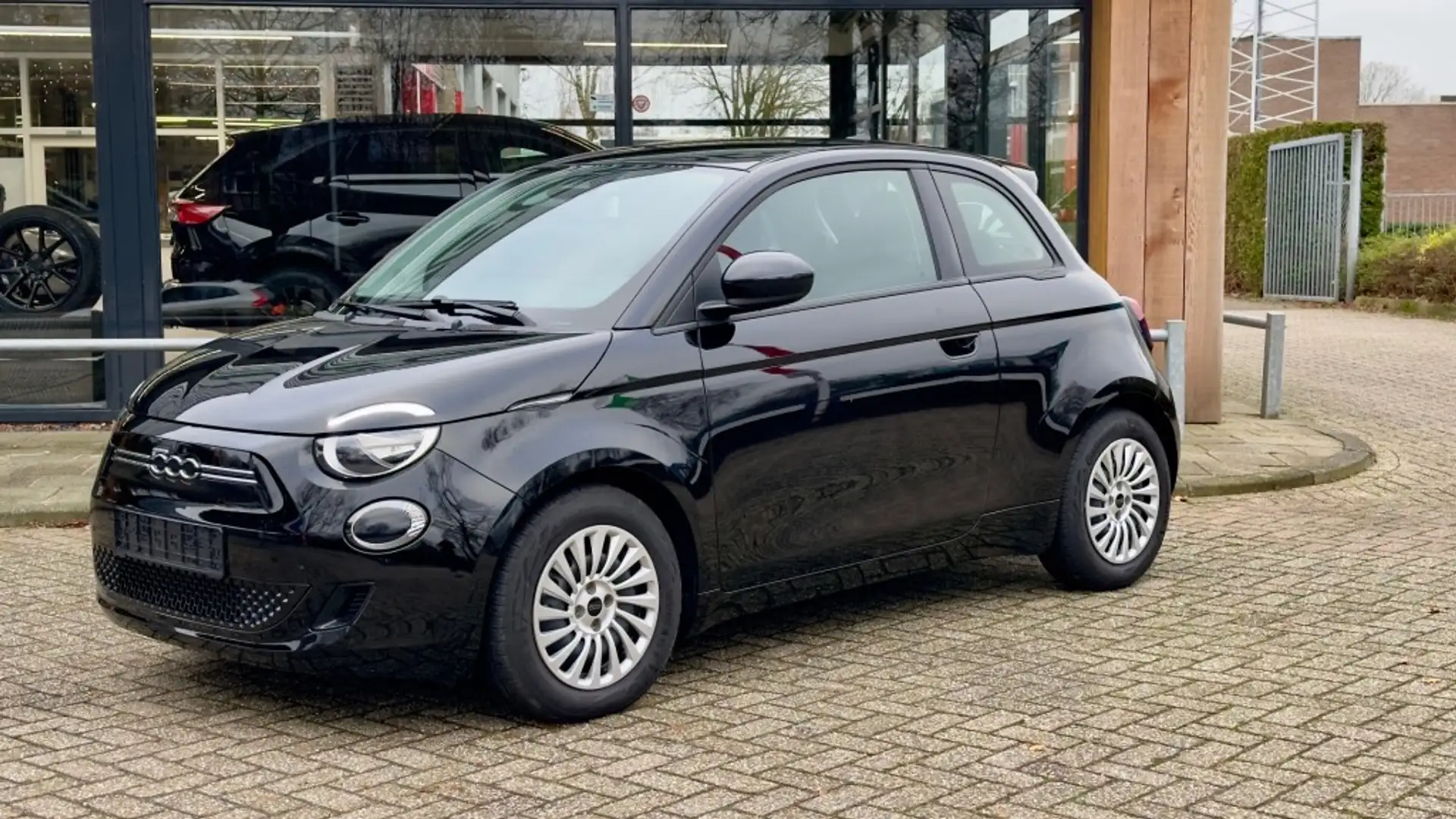 Fiat 500e 500e ACTION 24kwh PDC + ANDROID/APPLE CARPLAY / 15 Zwart - 1