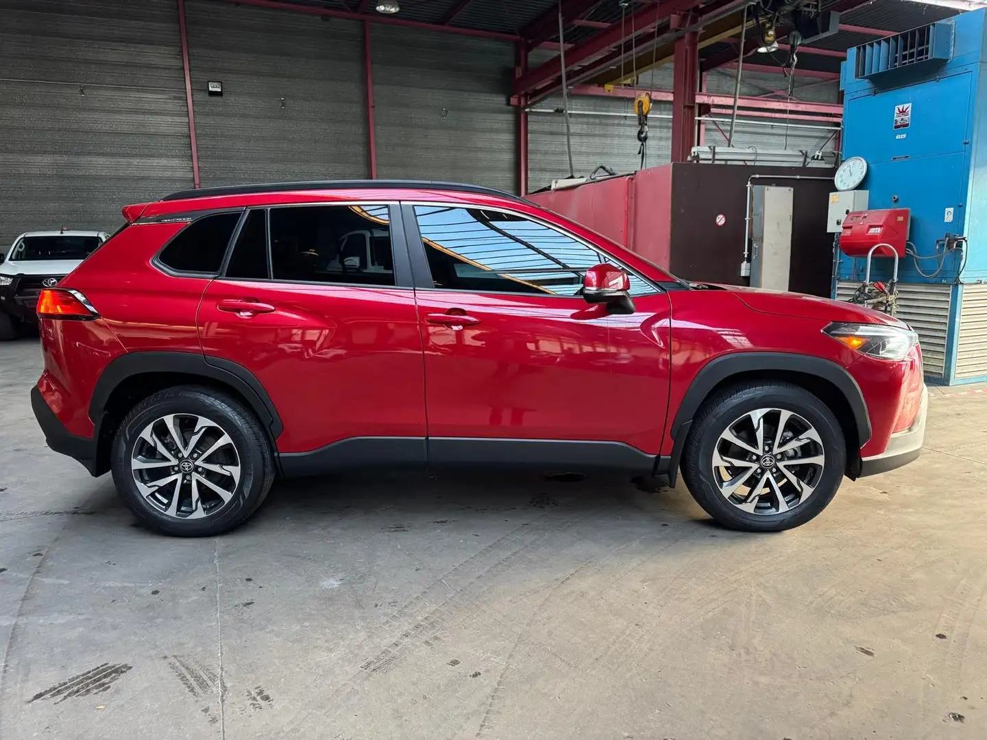 Toyota Corolla Cross 2.0 AWD Premium e-CVT (145 kW) Rouge - 2