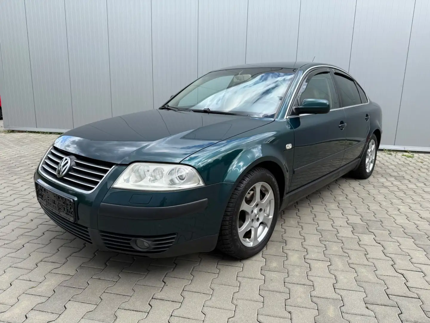 Volkswagen Passat 2.0i Lim. Business *Leder-Alcant. Zelená - 1