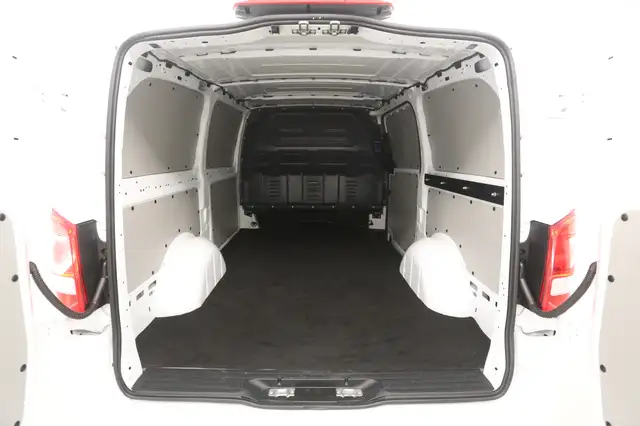 Mercedes-Benz Vito view 3