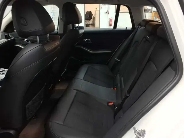 BMW 3 Series view 13