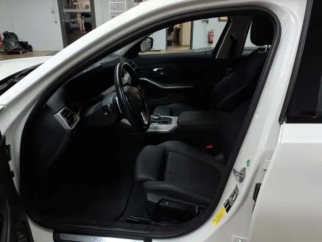 BMW 3 Series view 7