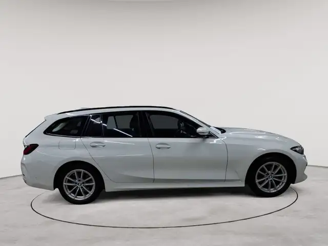 BMW 3 Series view 3