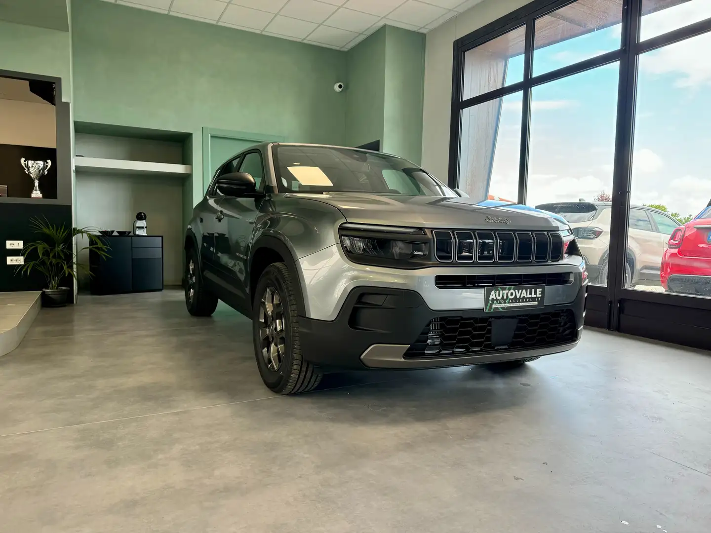 Jeep Avenger 1.2 turbo Longitude fwd 100cv Gris - 1