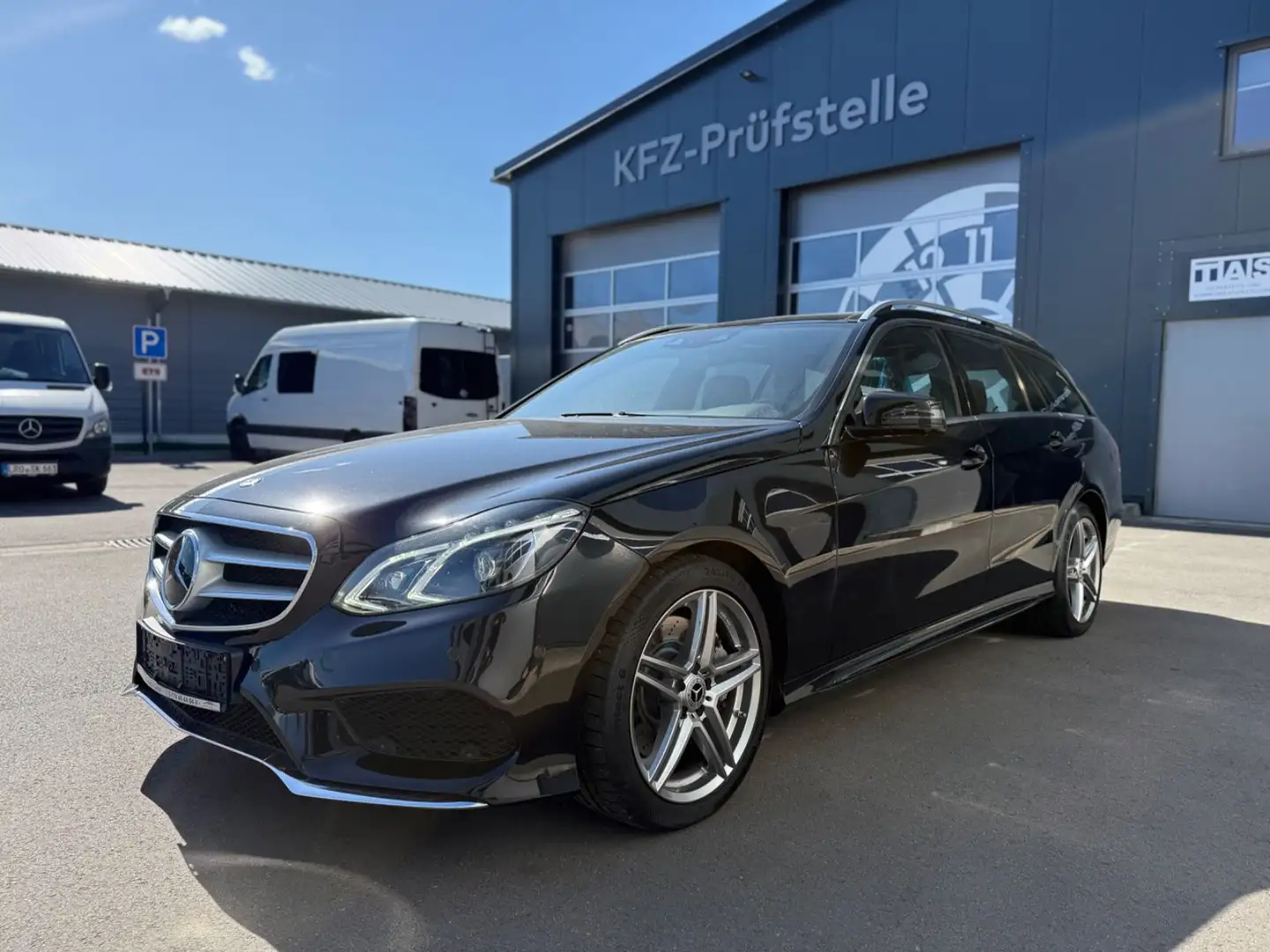 Mercedes-Benz E 400 T AMG,360°,STHZ,Designo,Pano,Massage,Luft Schwarz - 2