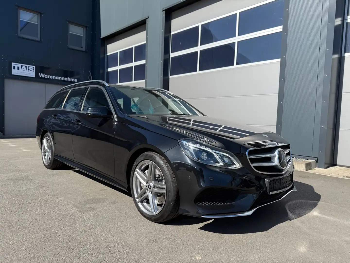 Mercedes-Benz E 400 T AMG,360°,STHZ,Designo,Pano,Massage,Luft Schwarz - 1