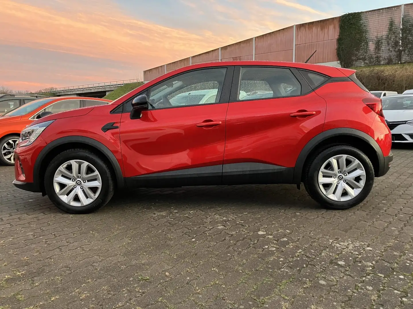 Renault Captur EVO TCe140 AUTOMATIK PDC|KAMERA|ALLWETTER Rot - 2