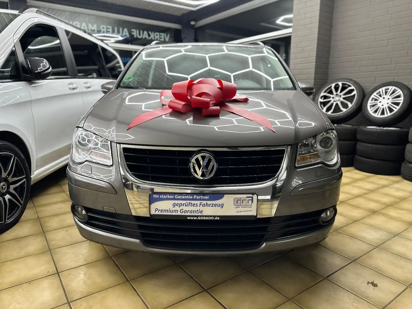 Volkswagen Touran Trendline*HU*AU*SERVICE*AHK*KLIMA*ISO*SHZ Gris - 2