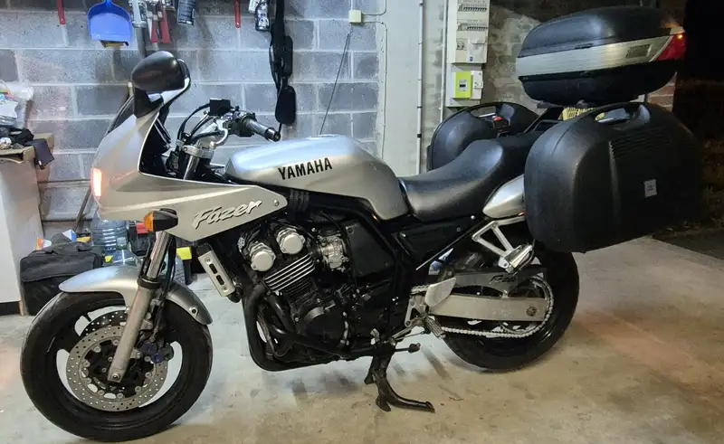 Yamaha FZS 600