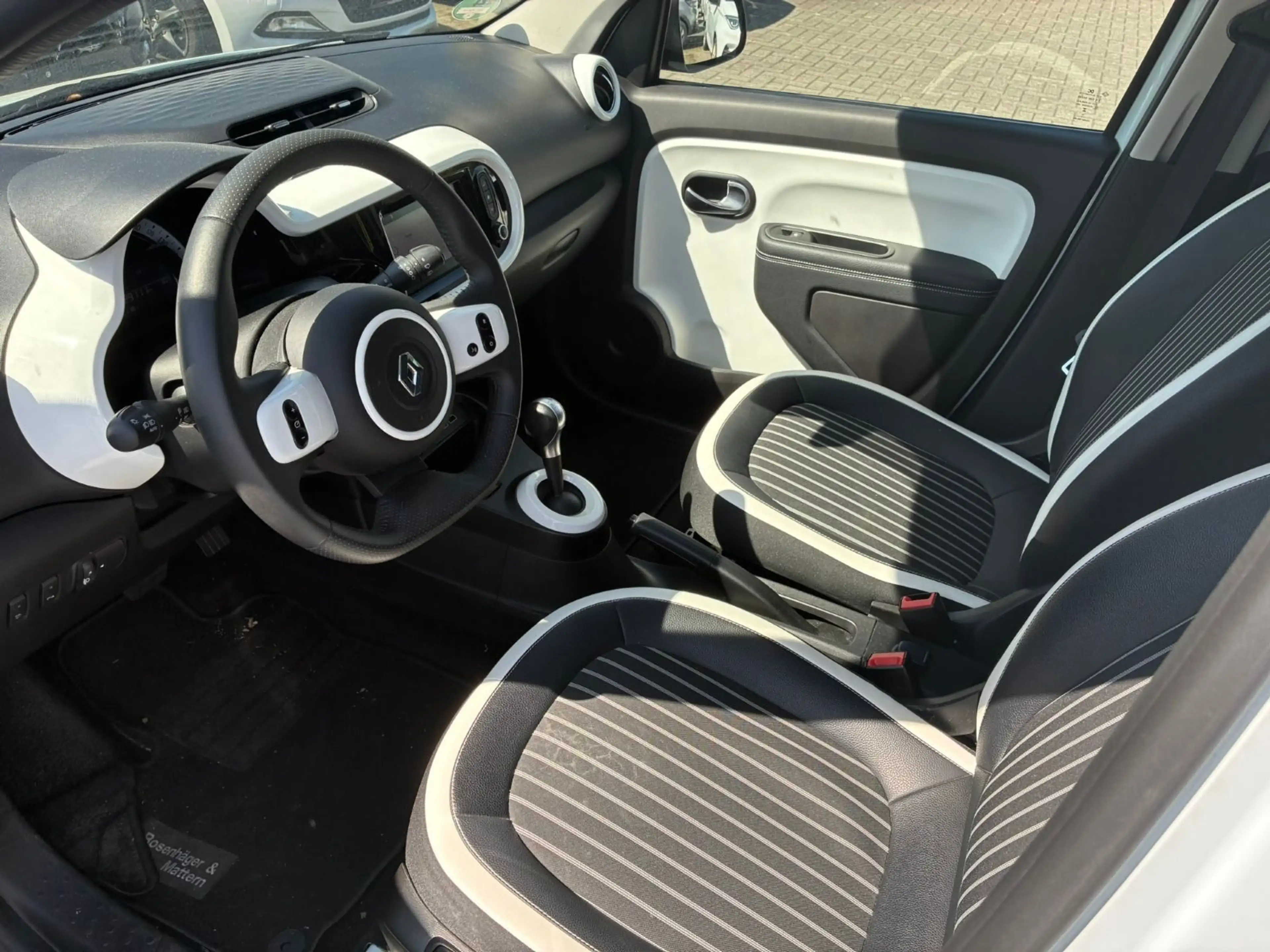 Renault Twingo Techno Electric Kamera Navigation — photo 3