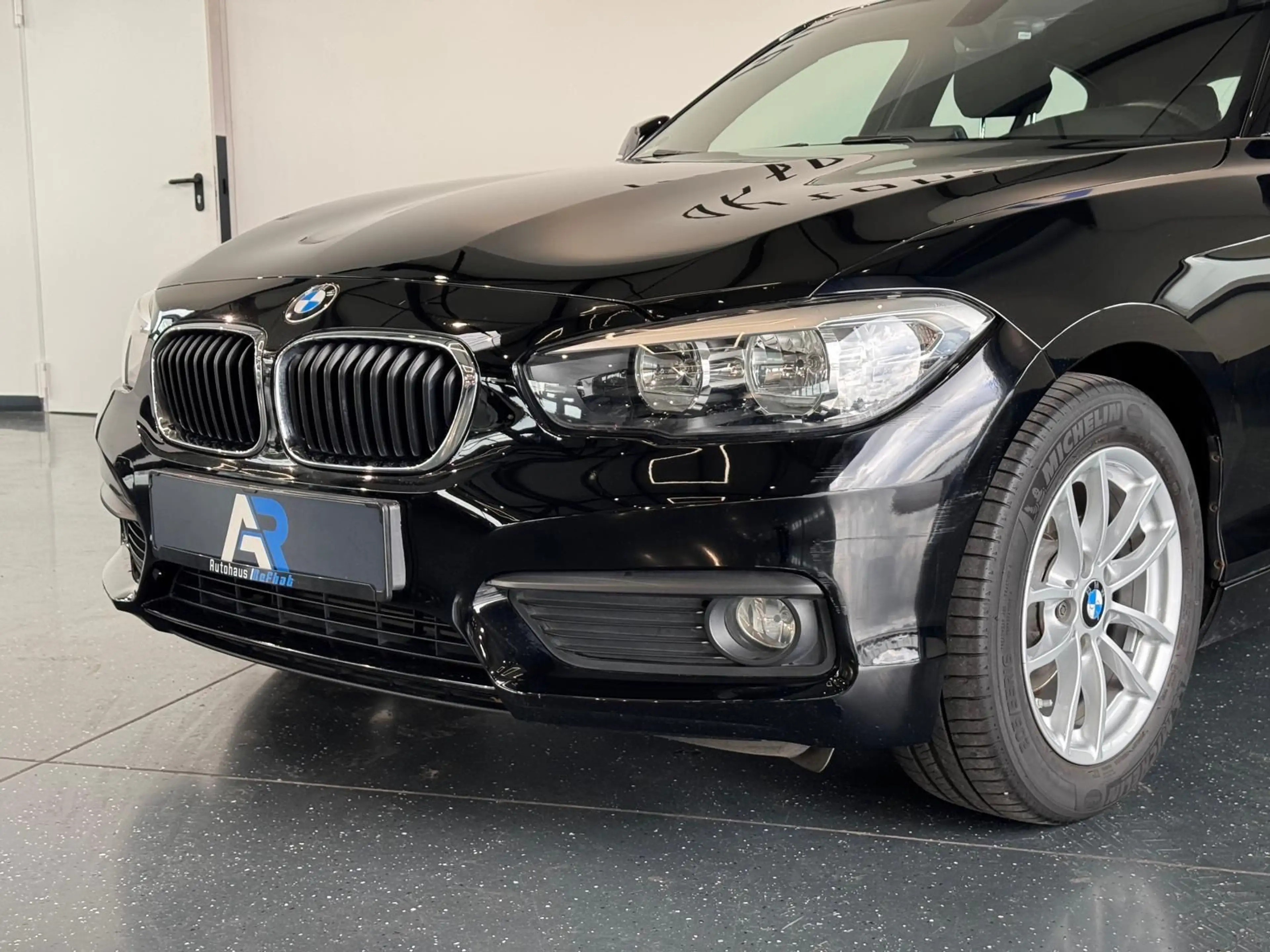 BMW 118 i Lim. 5 trg. Advantage*SHZ*PDC*AUTOMATIK* — photo 3