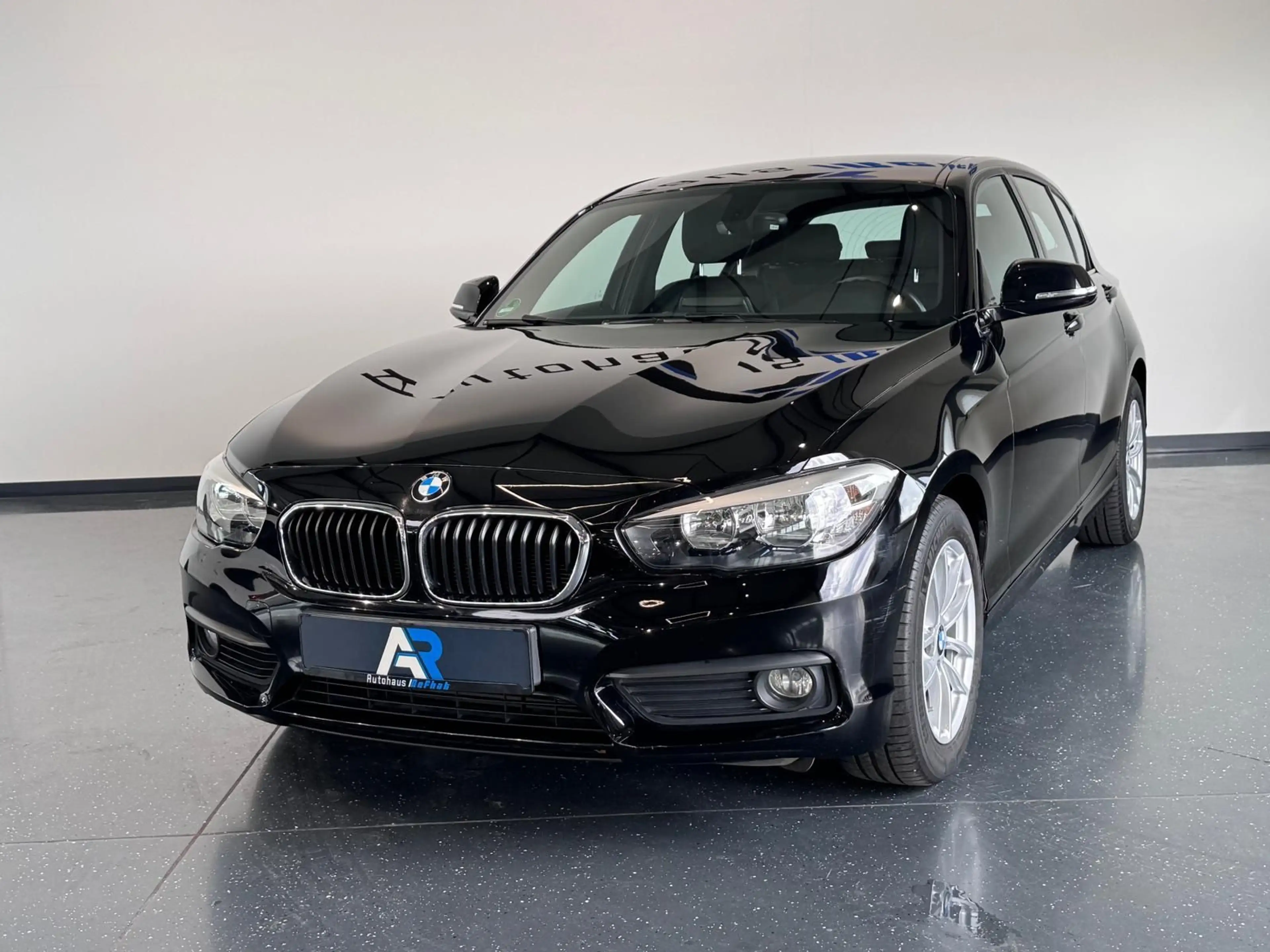 BMW 118 i Lim. 5 trg. Advantage*SHZ*PDC*AUTOMATIK* — photo 4