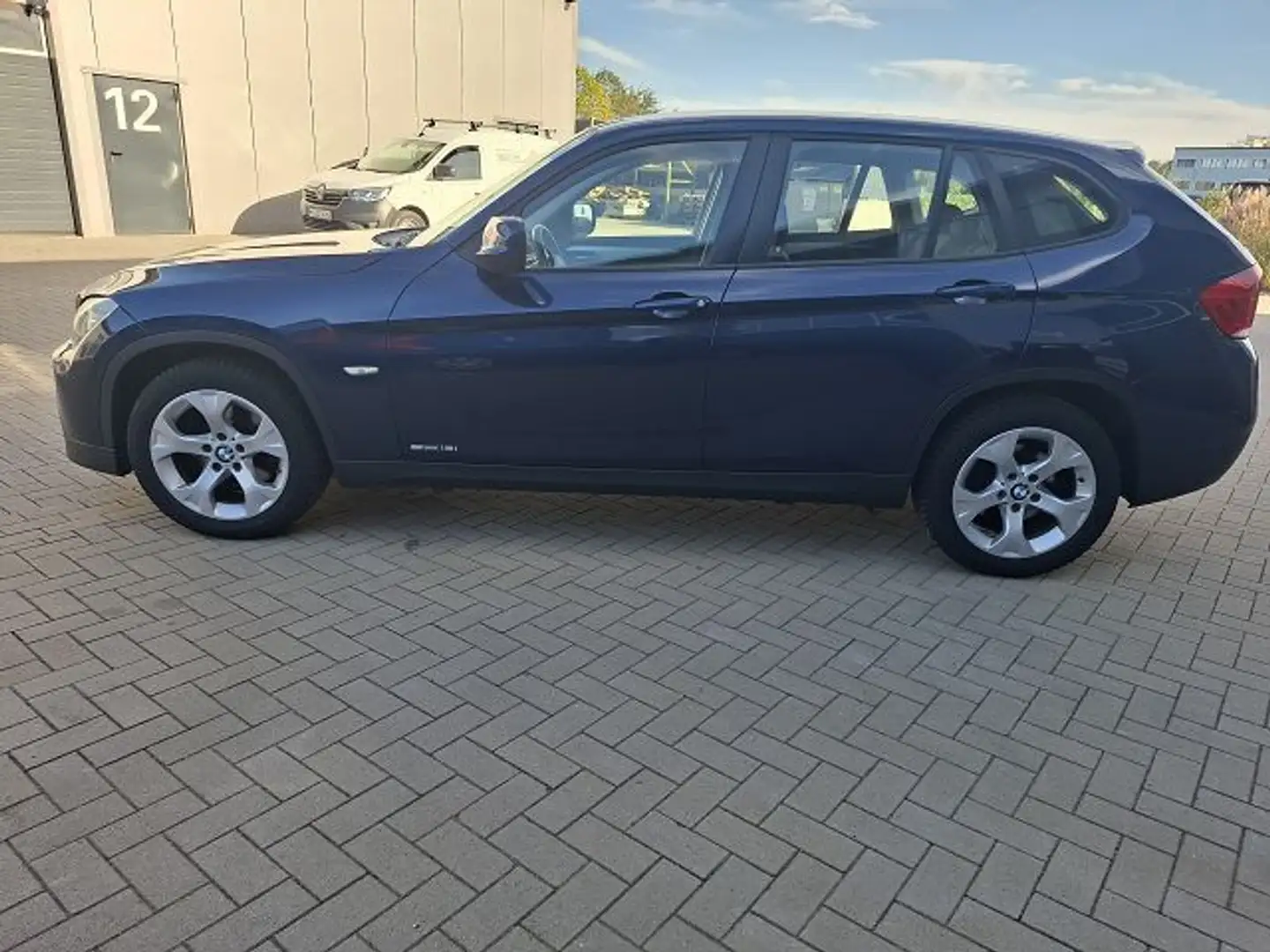 BMW X1 18 i sDrive Automatik Blau - 2