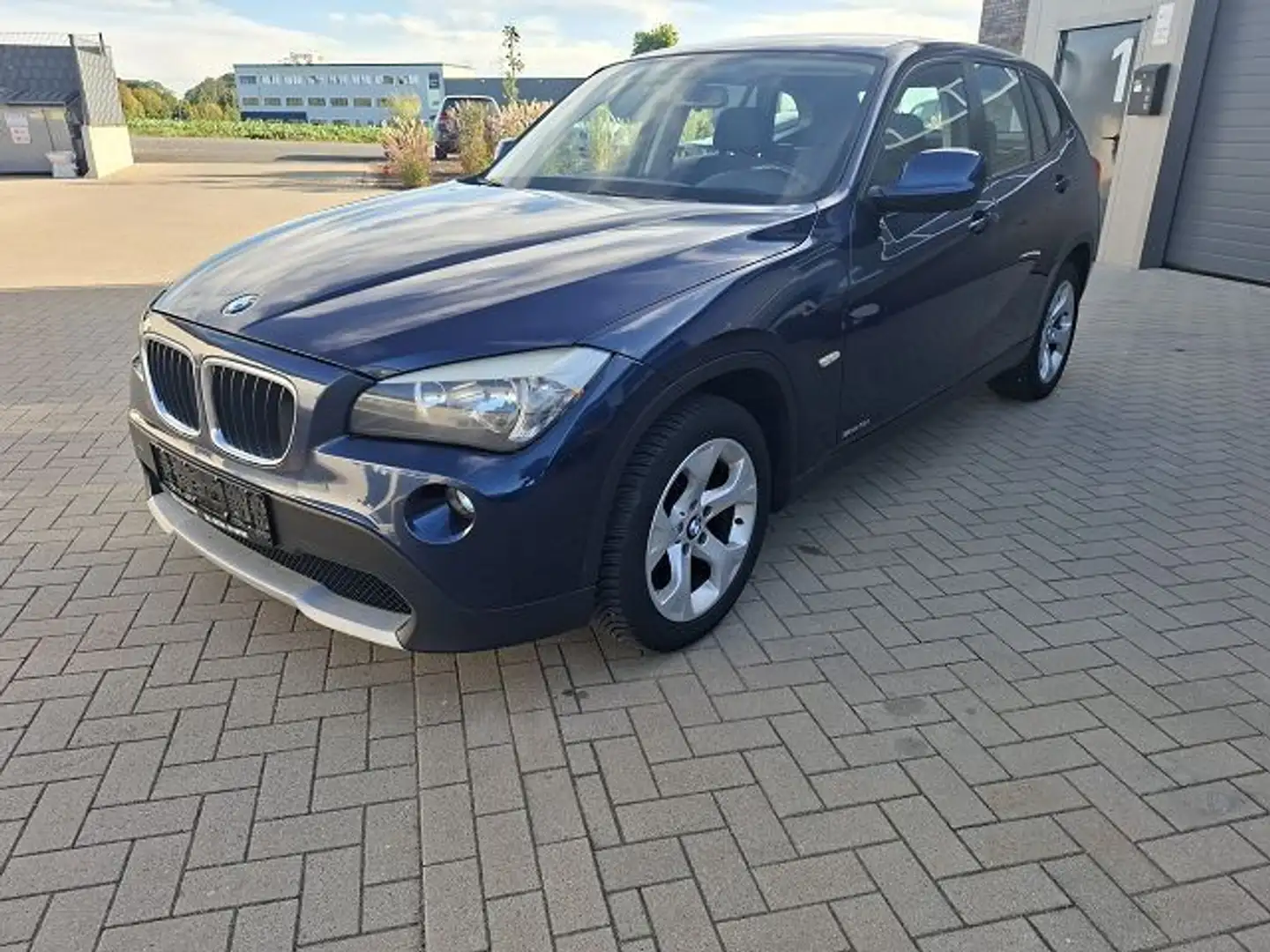 BMW X1 18 i sDrive Automatik Blau - 1