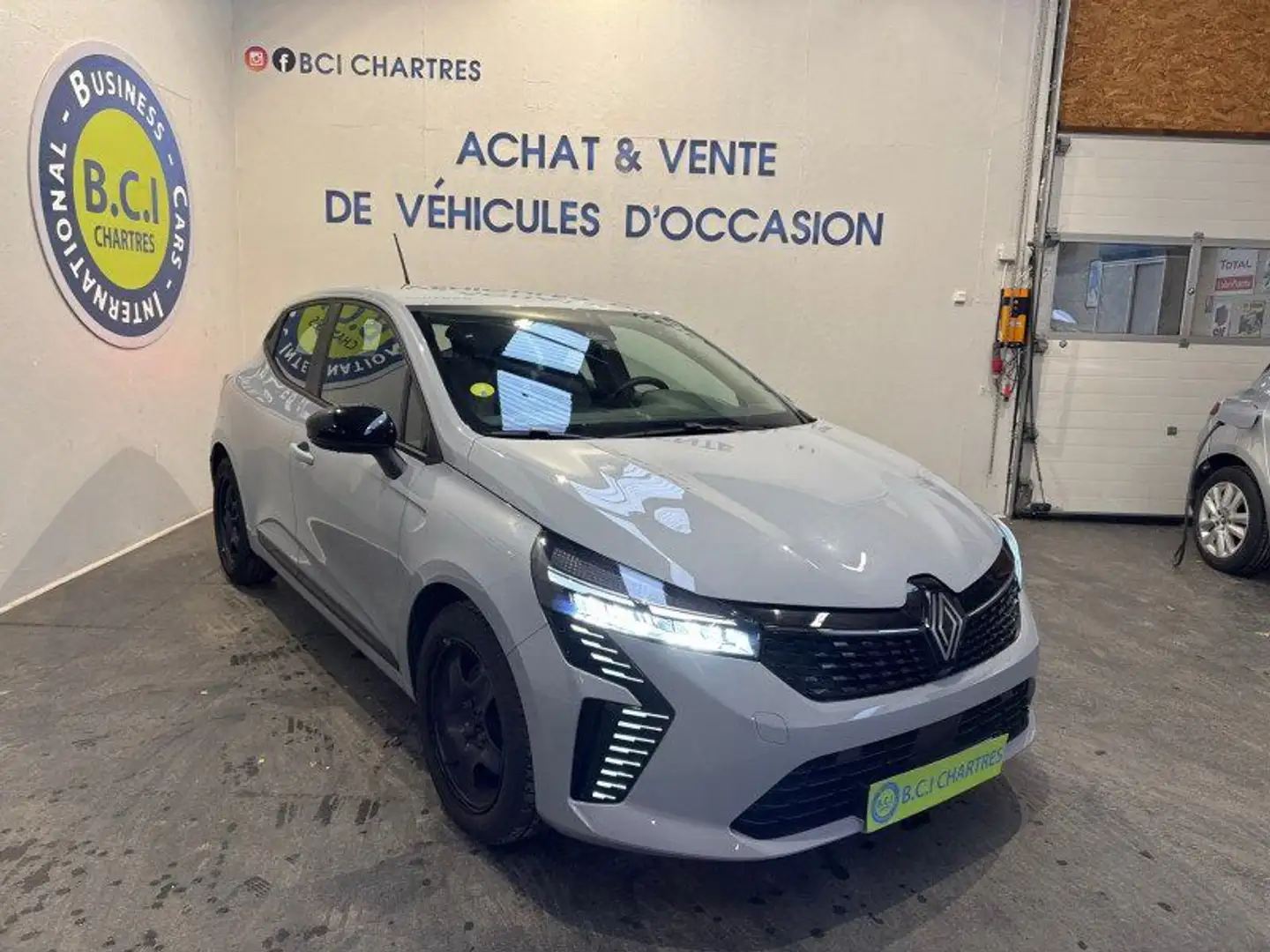 Renault Clio V 1.5 BLUE DCI 100CH EVOLUTION Grau - 2