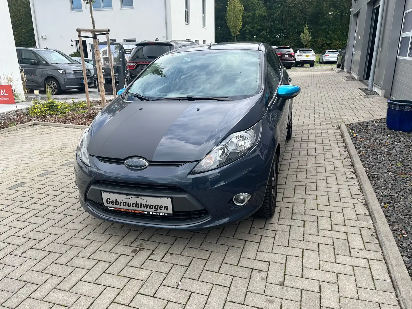 Ford Fiesta Trend Grau - 1