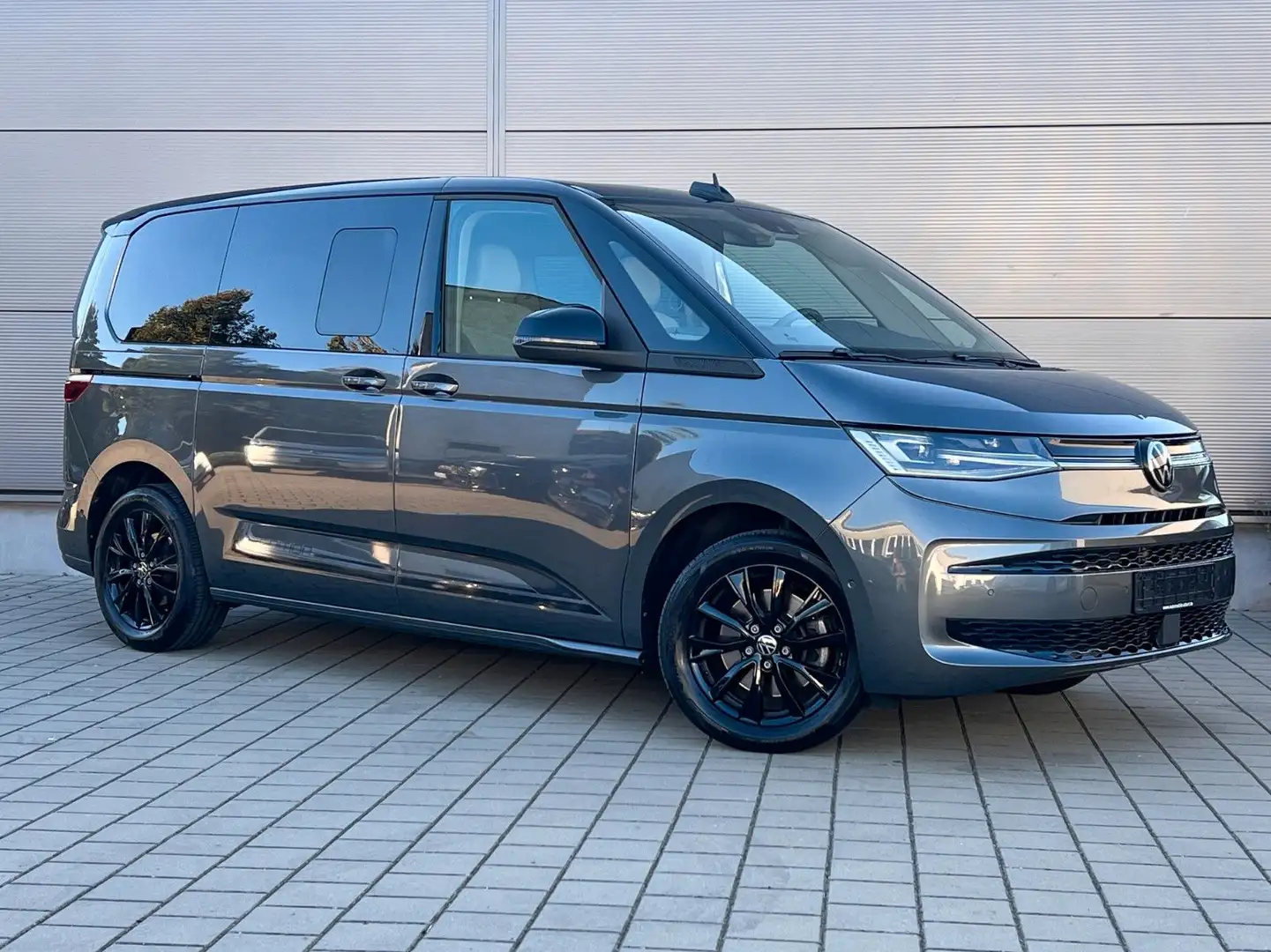 Volkswagen T7 Multivan Edition Kurz*ACC*Pano*Keyless*IQ Grau - 2