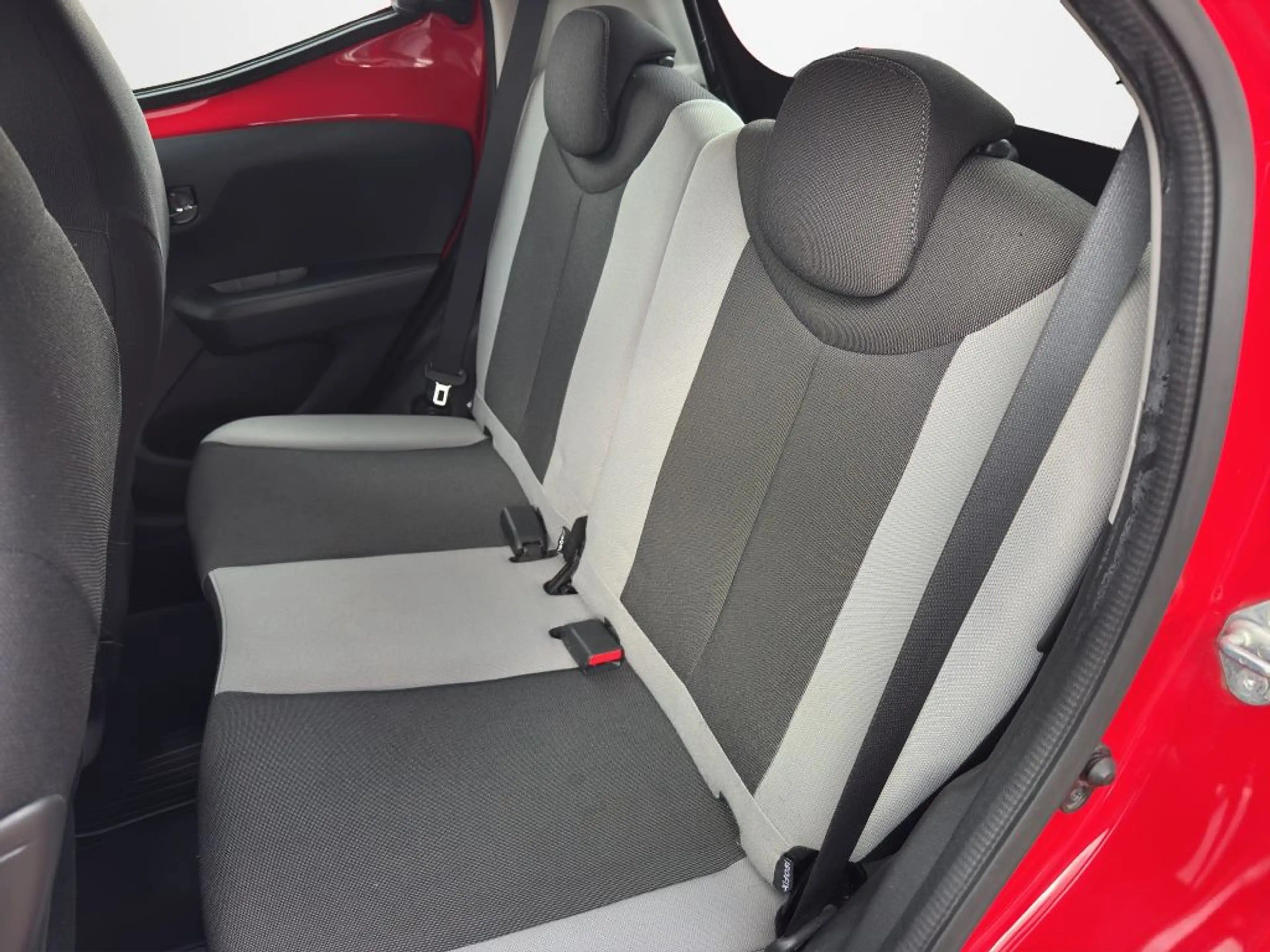 Toyota Aygo X x-play touch *Kamera+Klima+Allwetter* — photo 12