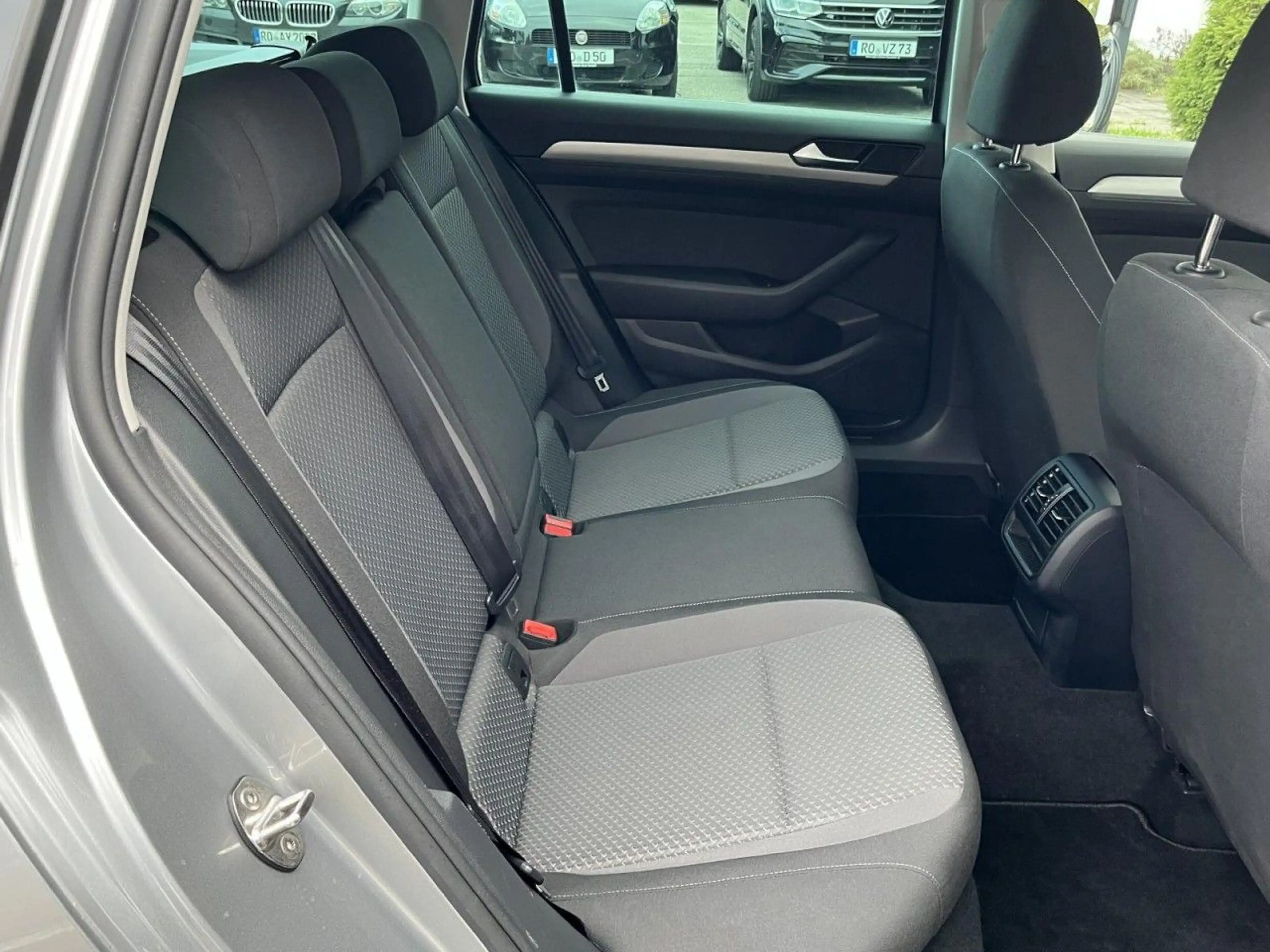 Volkswagen Passat Variant 2,0 TDI DSG (Navi+ACC+LED) — photo 12