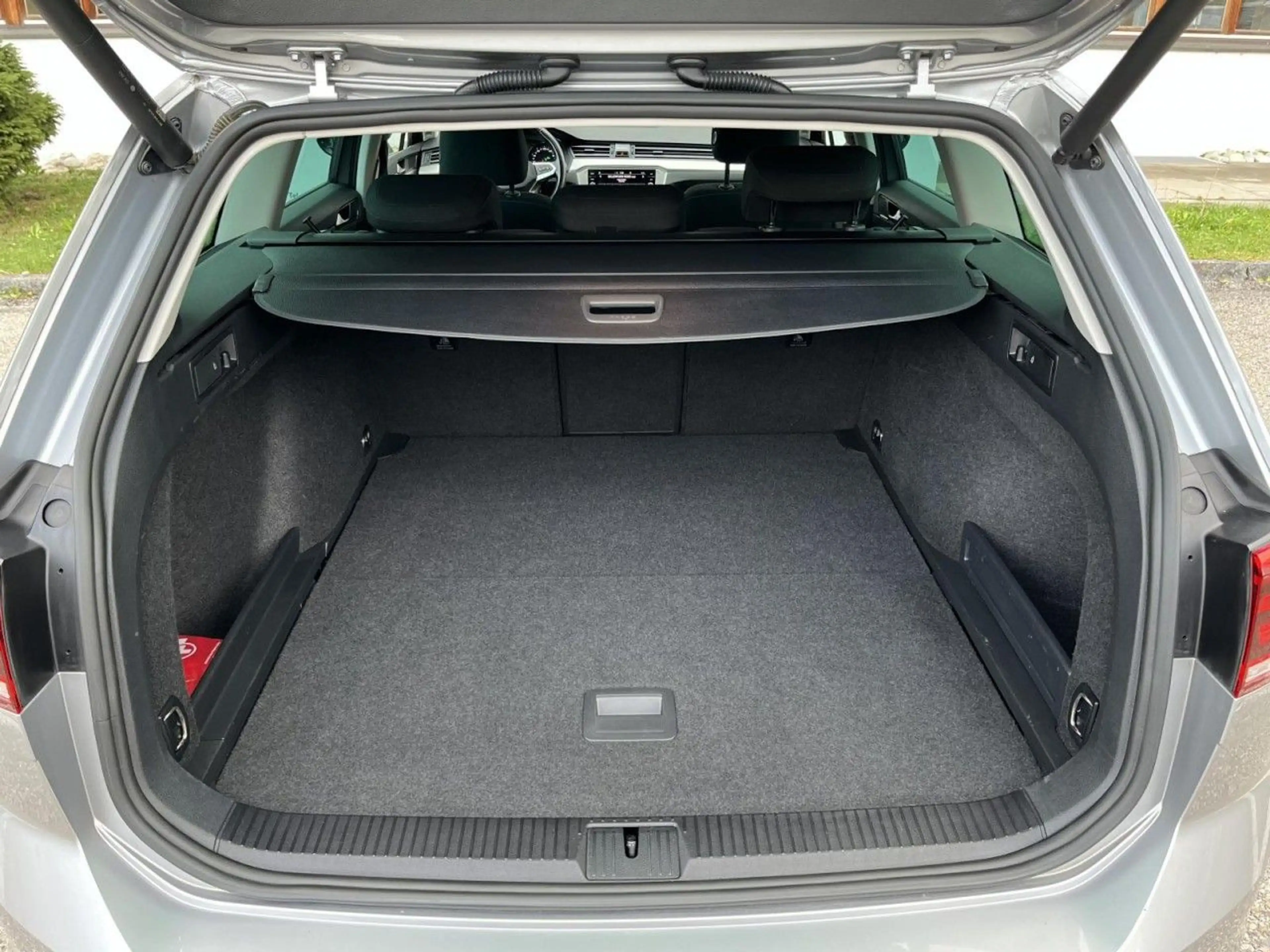 Volkswagen Passat Variant 2,0 TDI DSG (Navi+ACC+LED) — photo 8