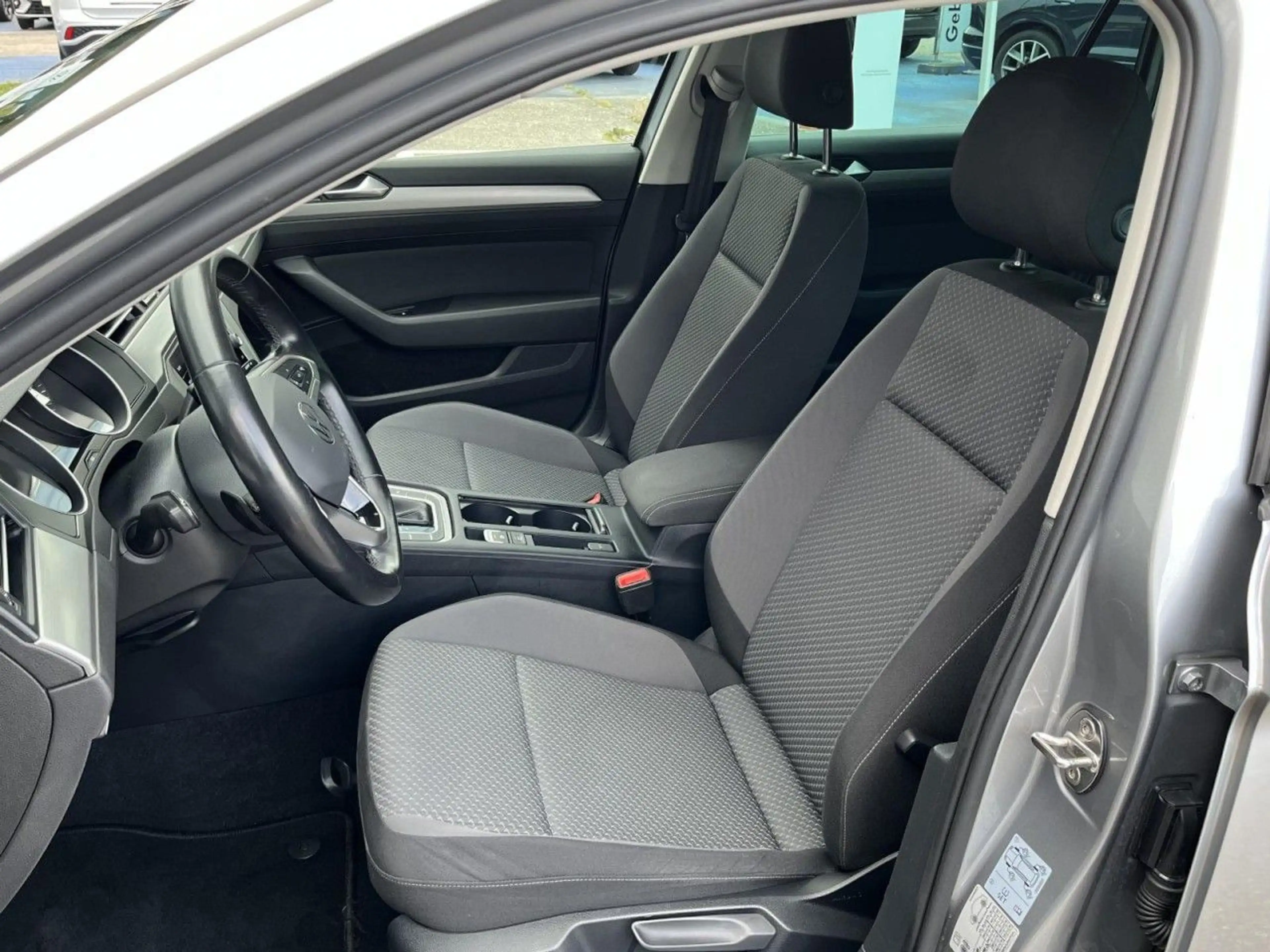 Volkswagen Passat Variant 2,0 TDI DSG (Navi+ACC+LED) — photo 10