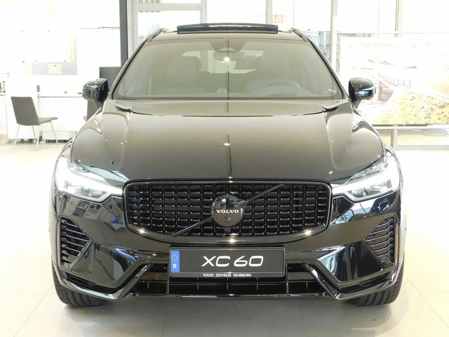 Volvo XC60 Plug-In-Hybrid T8 AWD Plug-in Hybrid Plus Black Ed Nero - 1