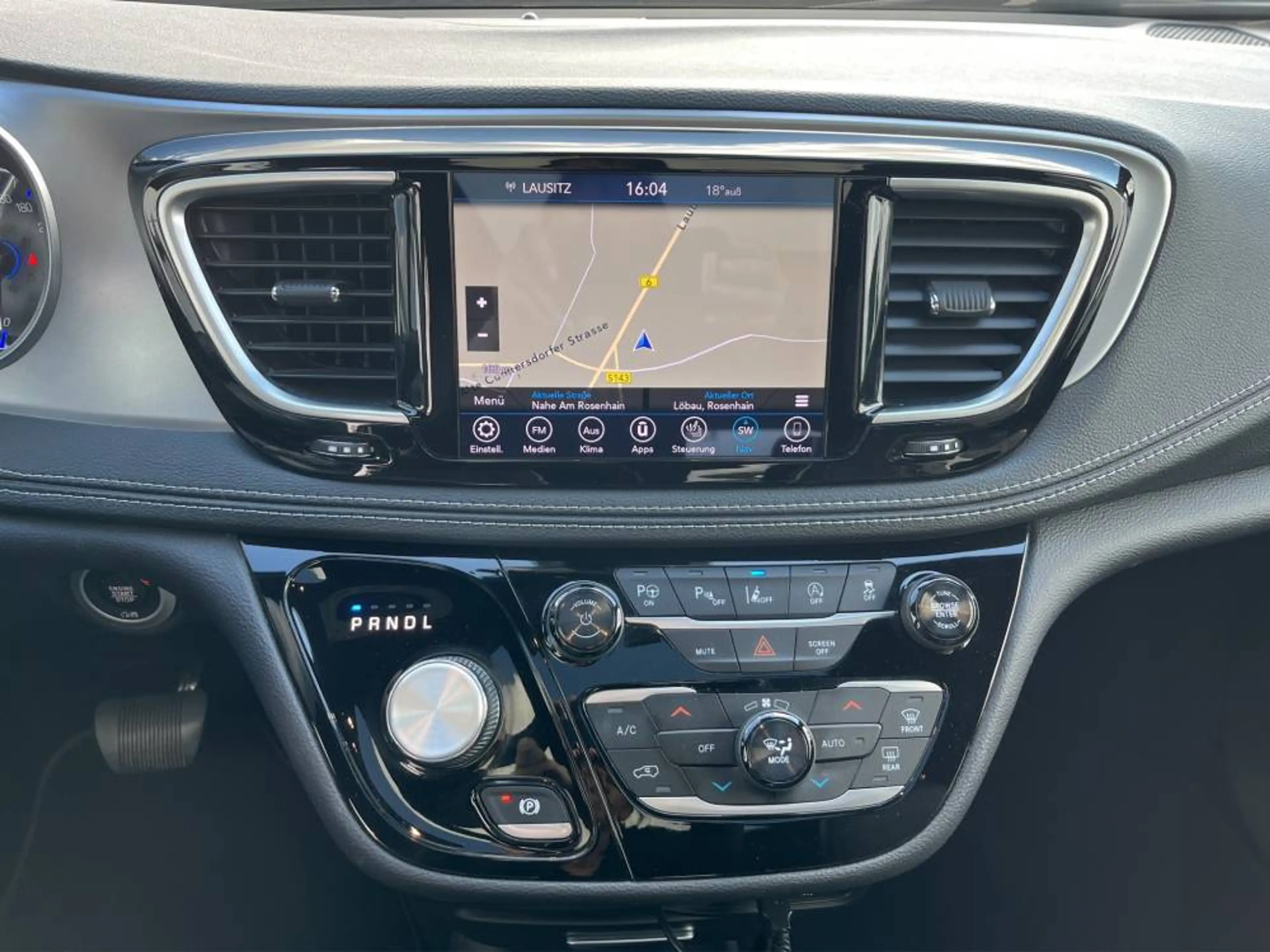 Chrysler Pacifica Limited S — photo 11