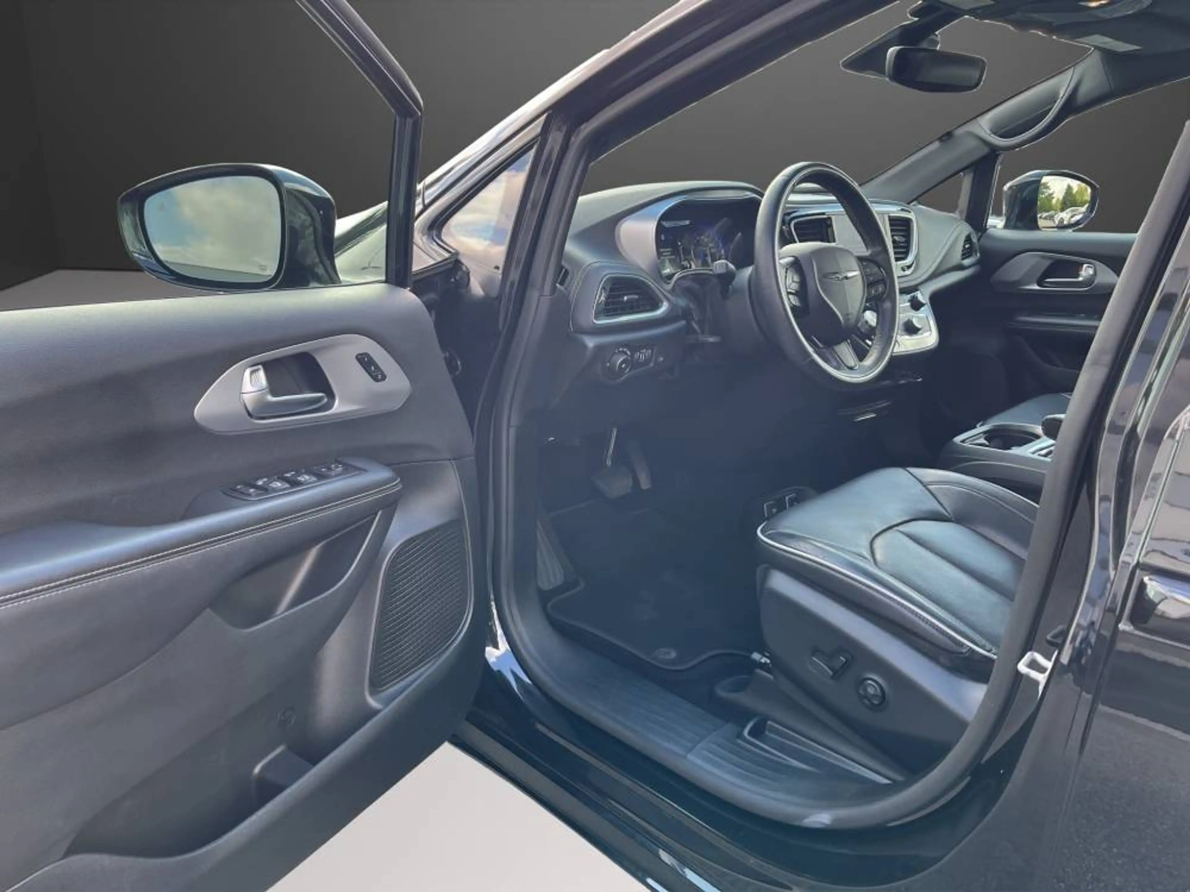 Chrysler Pacifica Limited S — photo 7