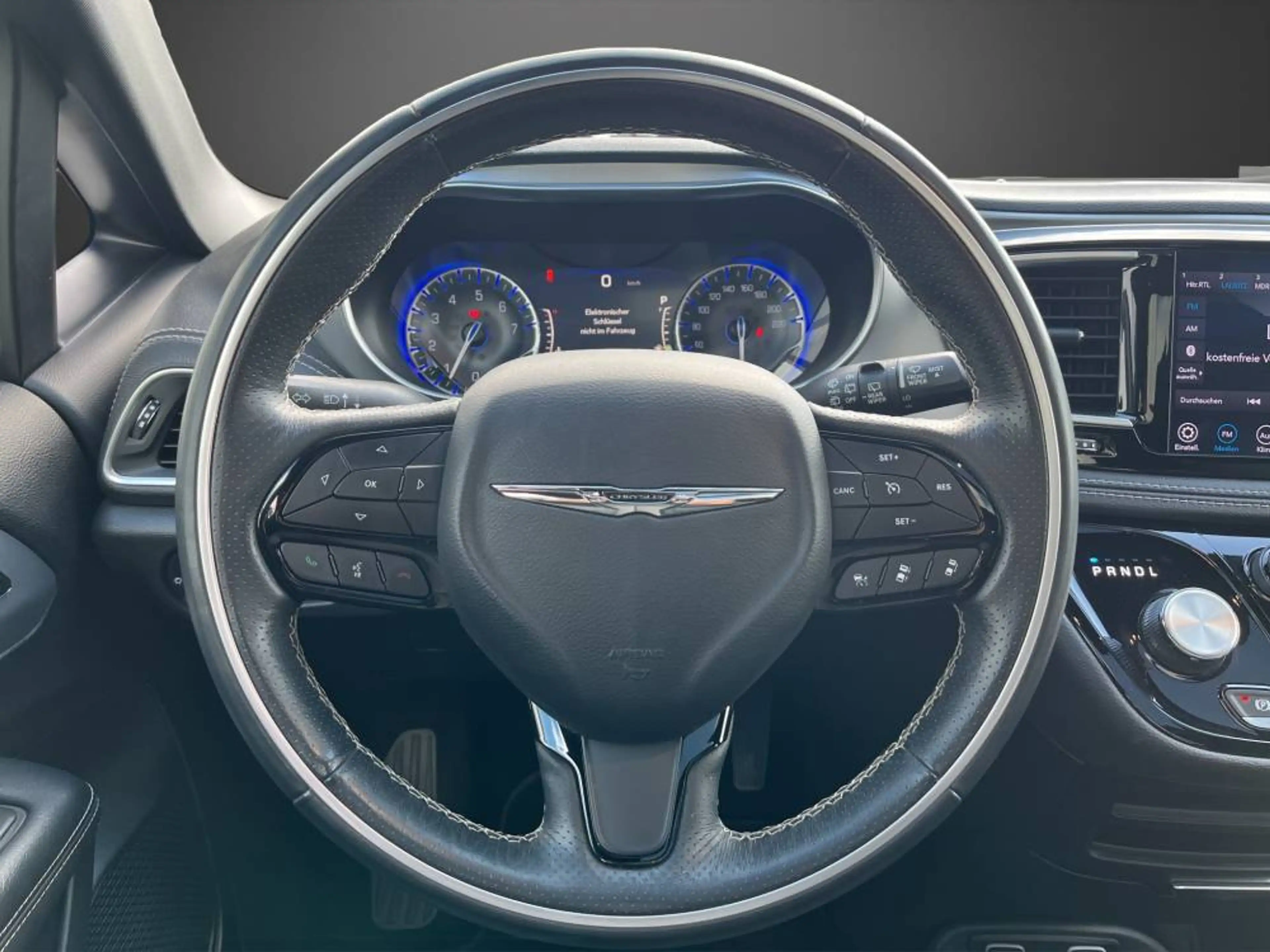 Chrysler Pacifica Limited S — photo 10