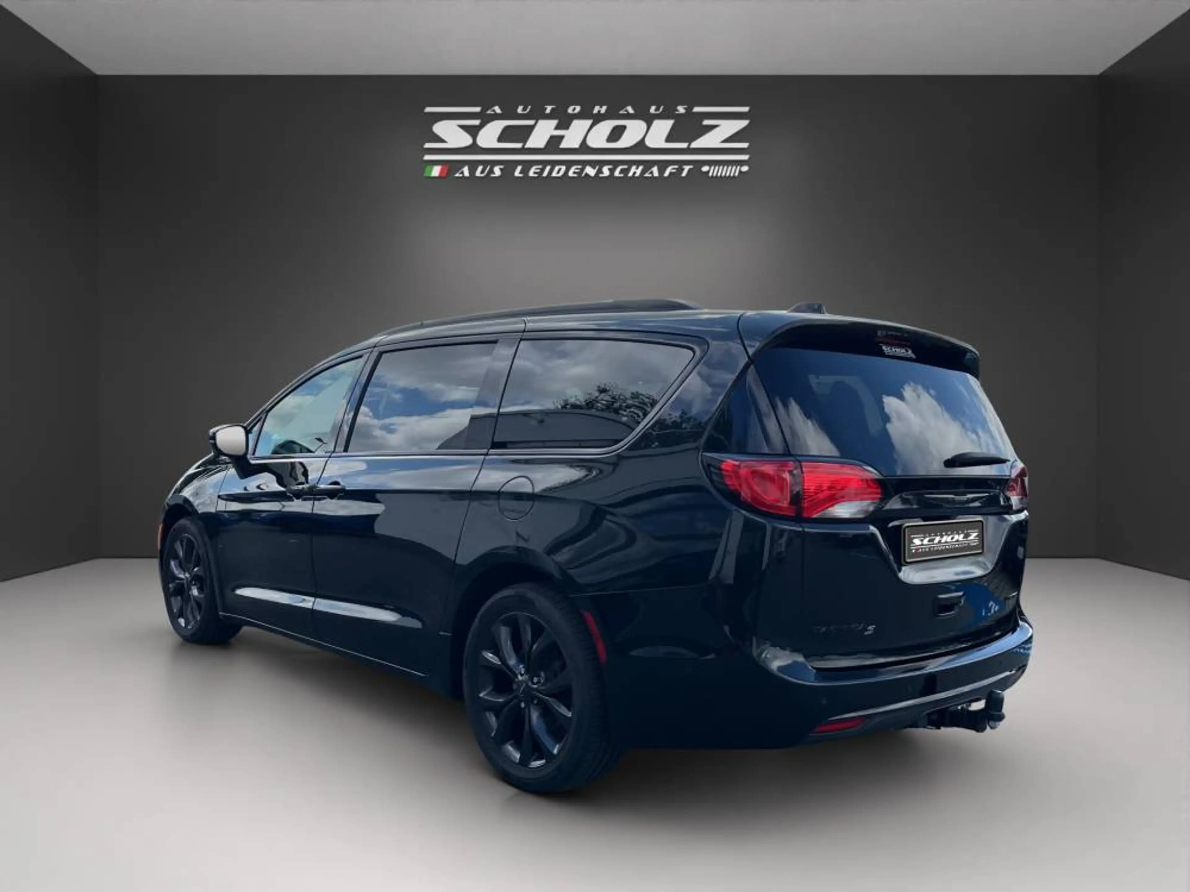 Chrysler Pacifica Limited S — photo 4