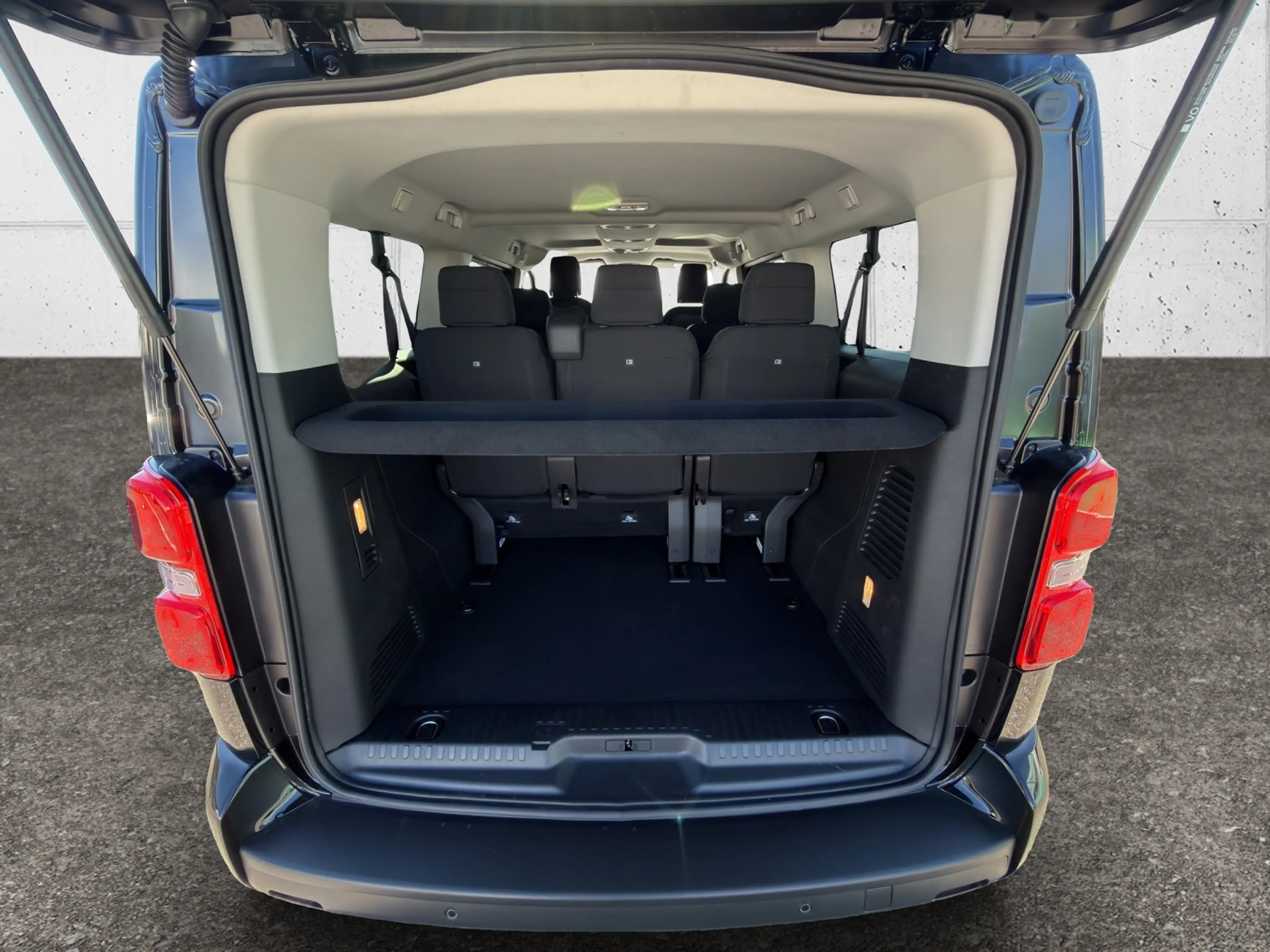 Toyota Proace Verso 2,2 D-4D 180 L2 Teamplayer 8-sitzig 5t. — photo 4