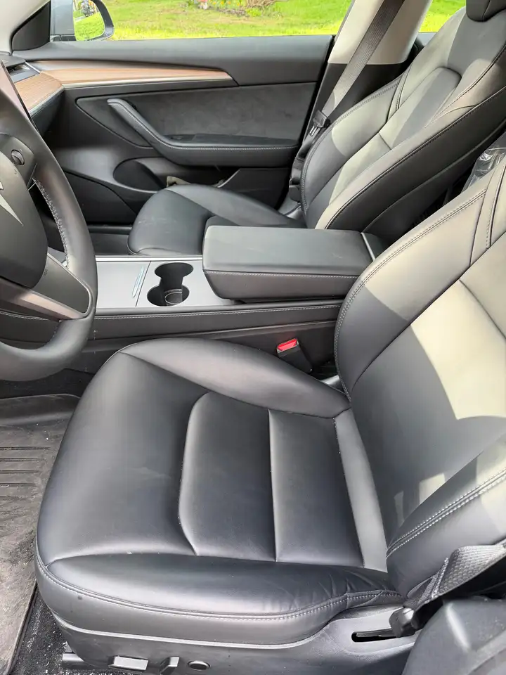 Tesla Model 3 снимка Tesla Model 3