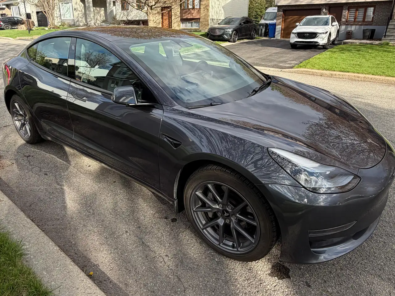 Tesla Model 3 снимка Tesla Model 3