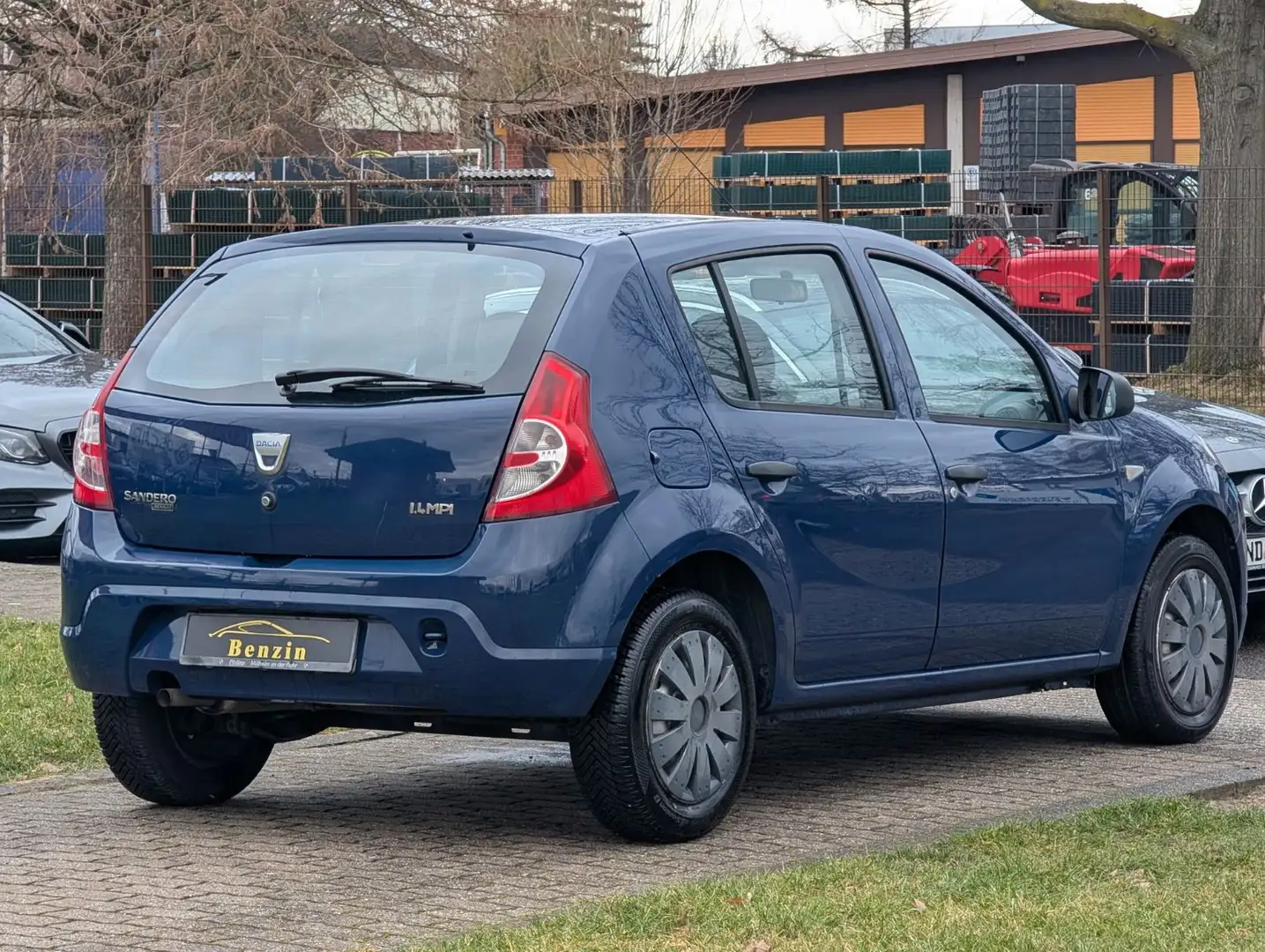 Dacia Sandero Basis*RADIO-CD !! Blau - 2