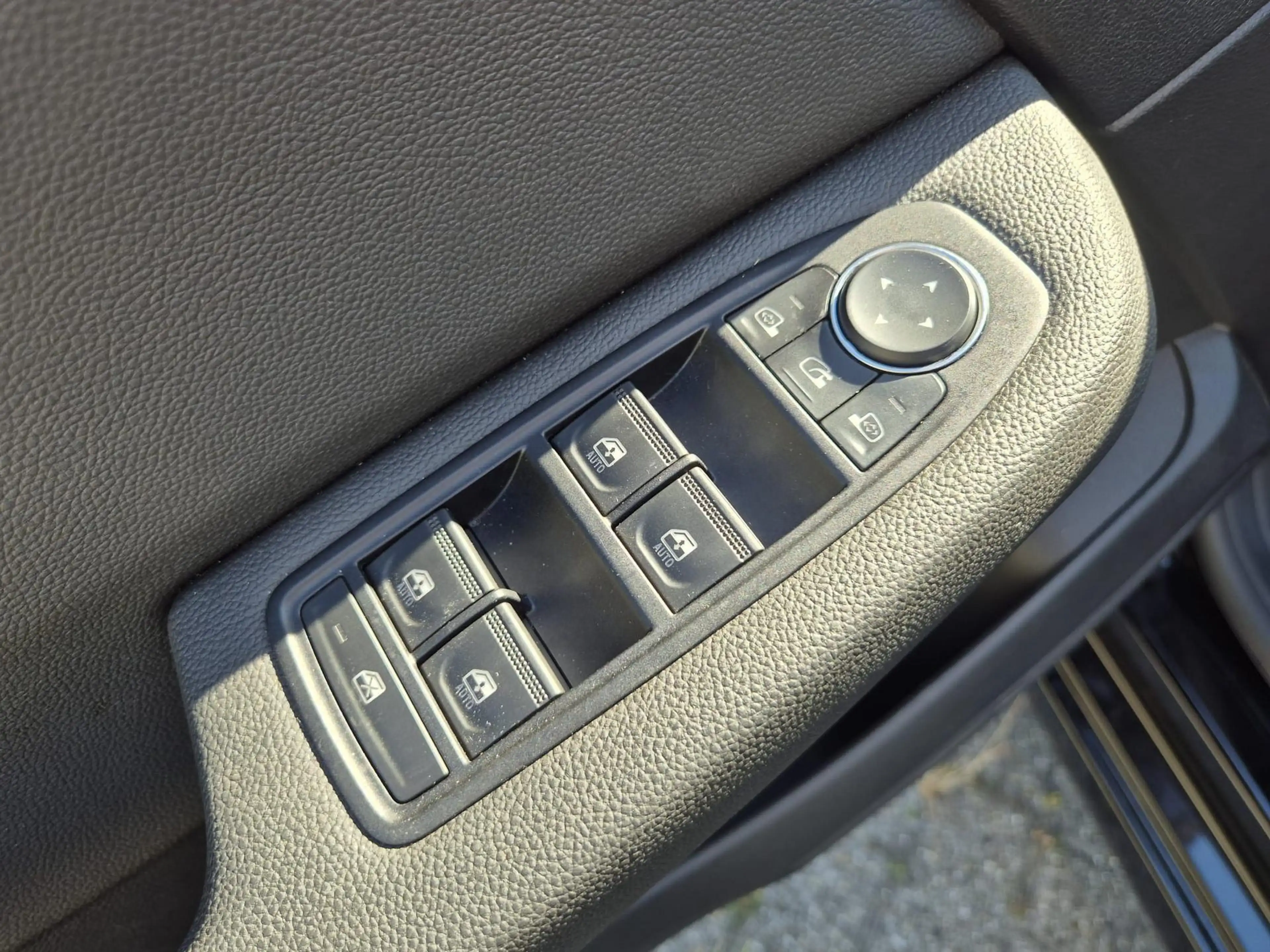Mitsubishi Colt 1.0T MT Intense+ | Apple Carplay/Android Auto|tele — photo 7