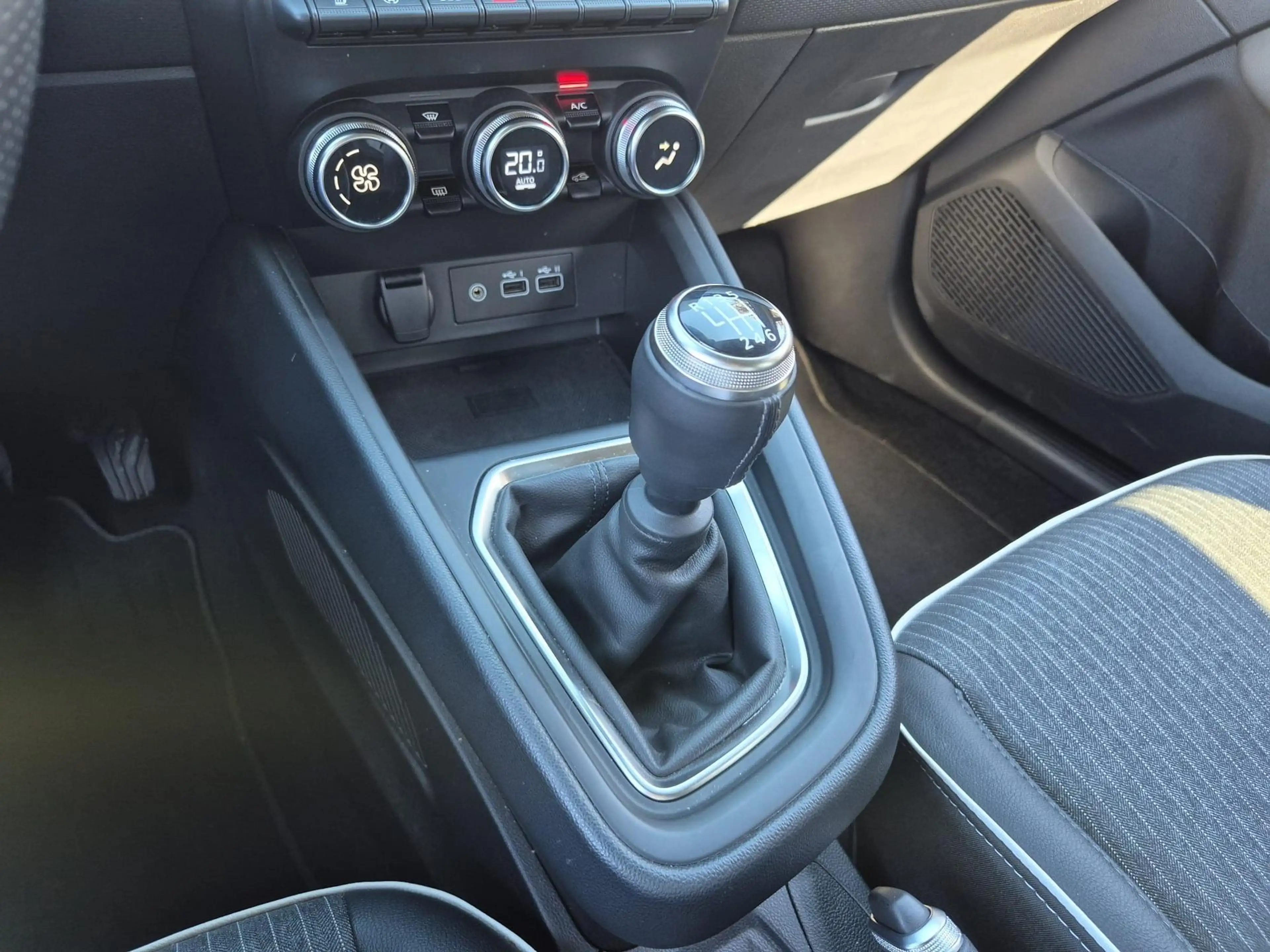 Mitsubishi Colt 1.0T MT Intense+ | Apple Carplay/Android Auto|tele — photo 14