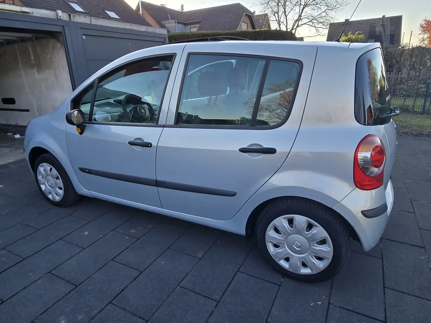 Renault Grand Modus Grau - 2