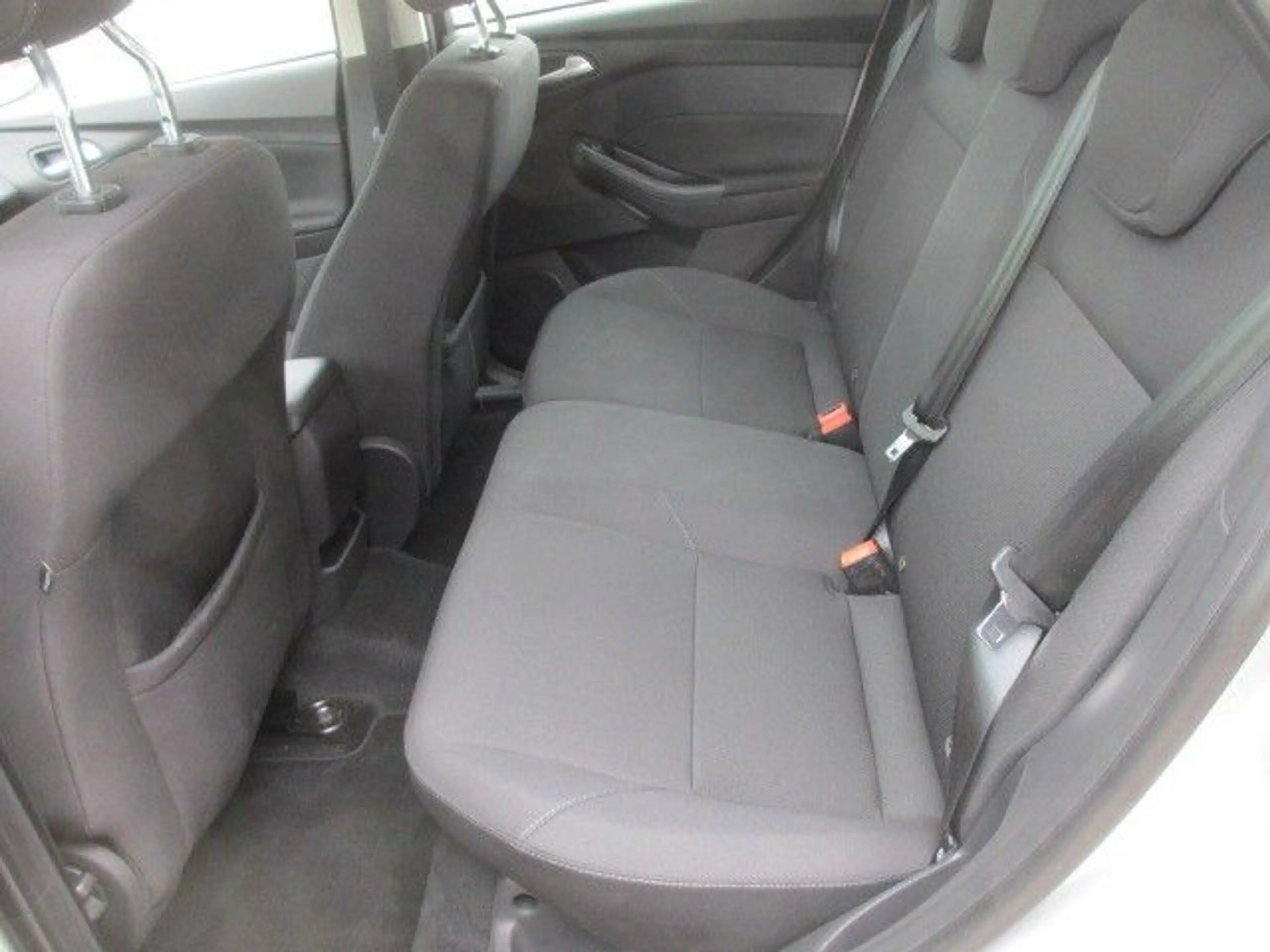 Ford Focus Lim. Trend, Winter- & Easy-Driver-Paket I — photo 23