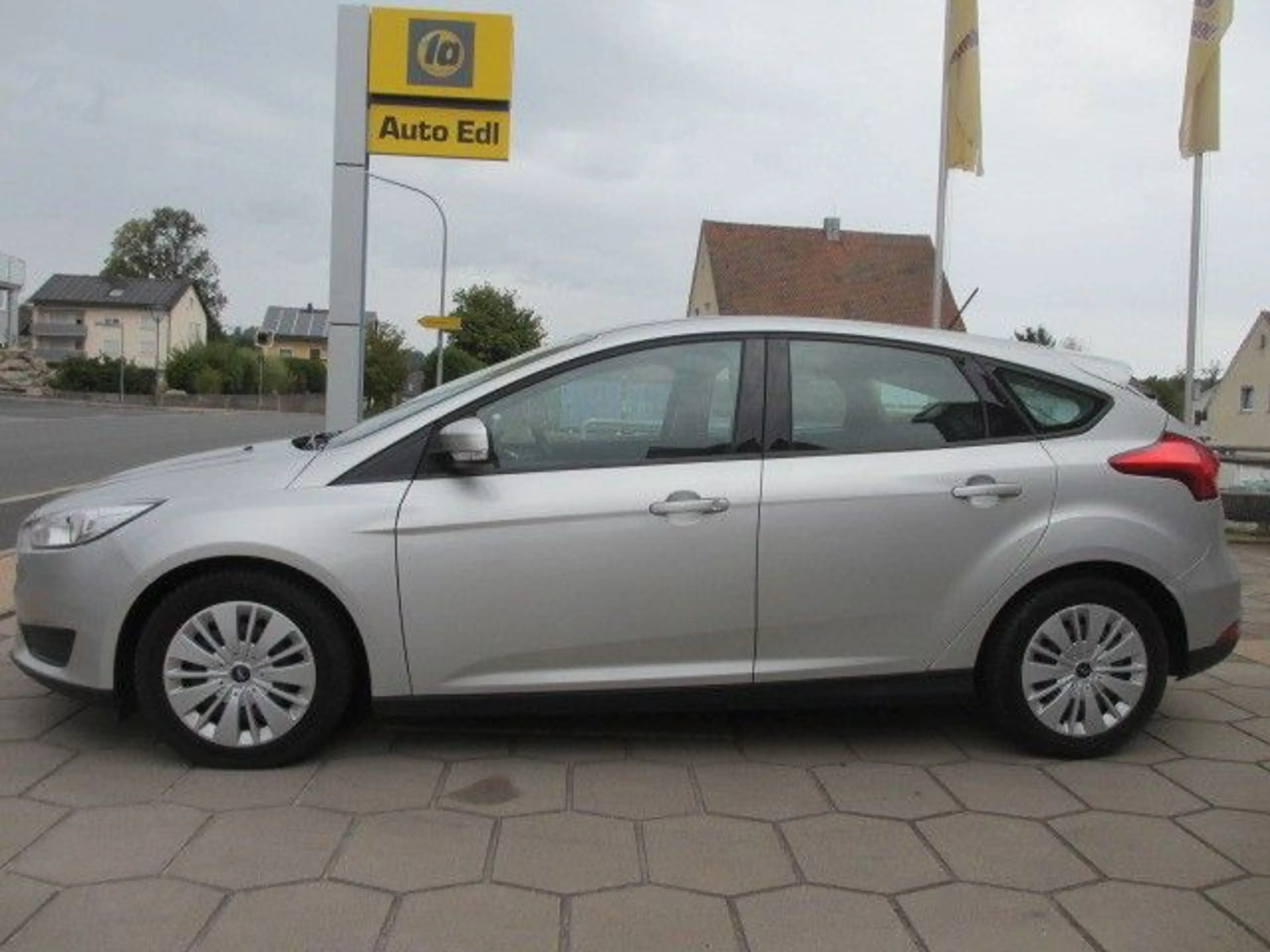 Ford Focus Lim. Trend, Winter- & Easy-Driver-Paket I