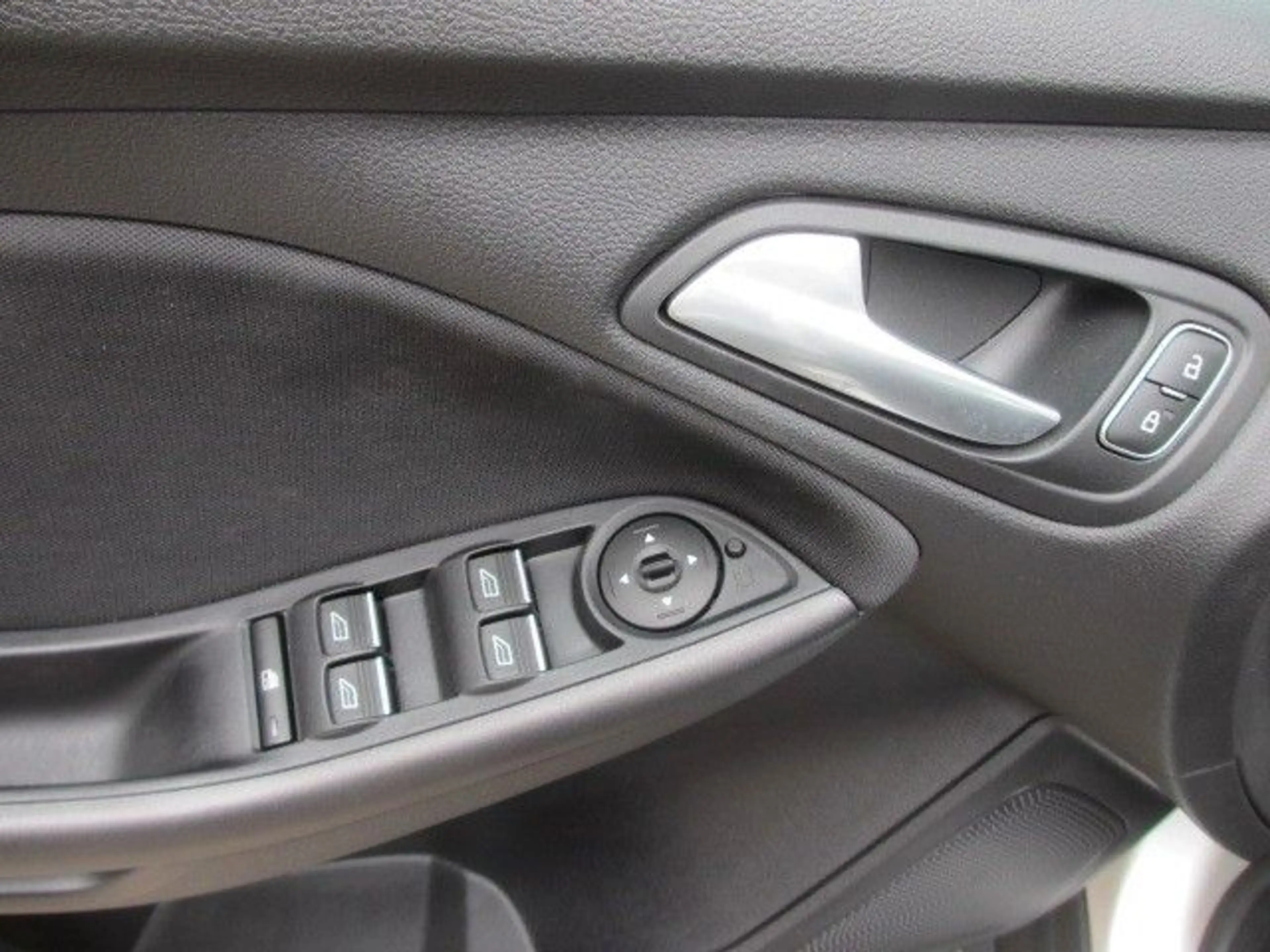 Ford Focus Lim. Trend, Winter- & Easy-Driver-Paket I — photo 11